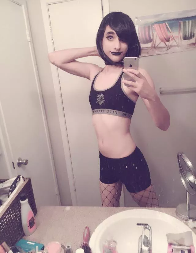 Hitting up a goth club tonight hopefully I can find someone to suck off after ;P posted by Sponge56