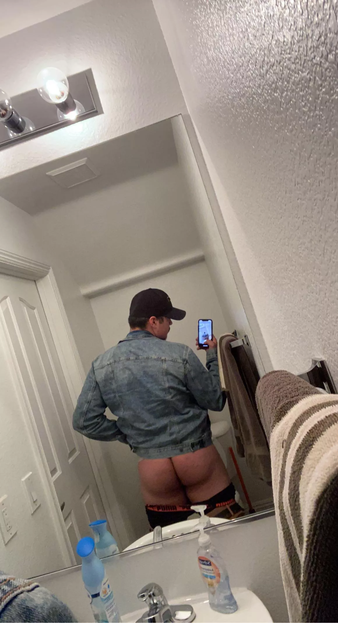 Hmu if you want to trade 😏 snap me @j.ramirez505 posted by bicurious___