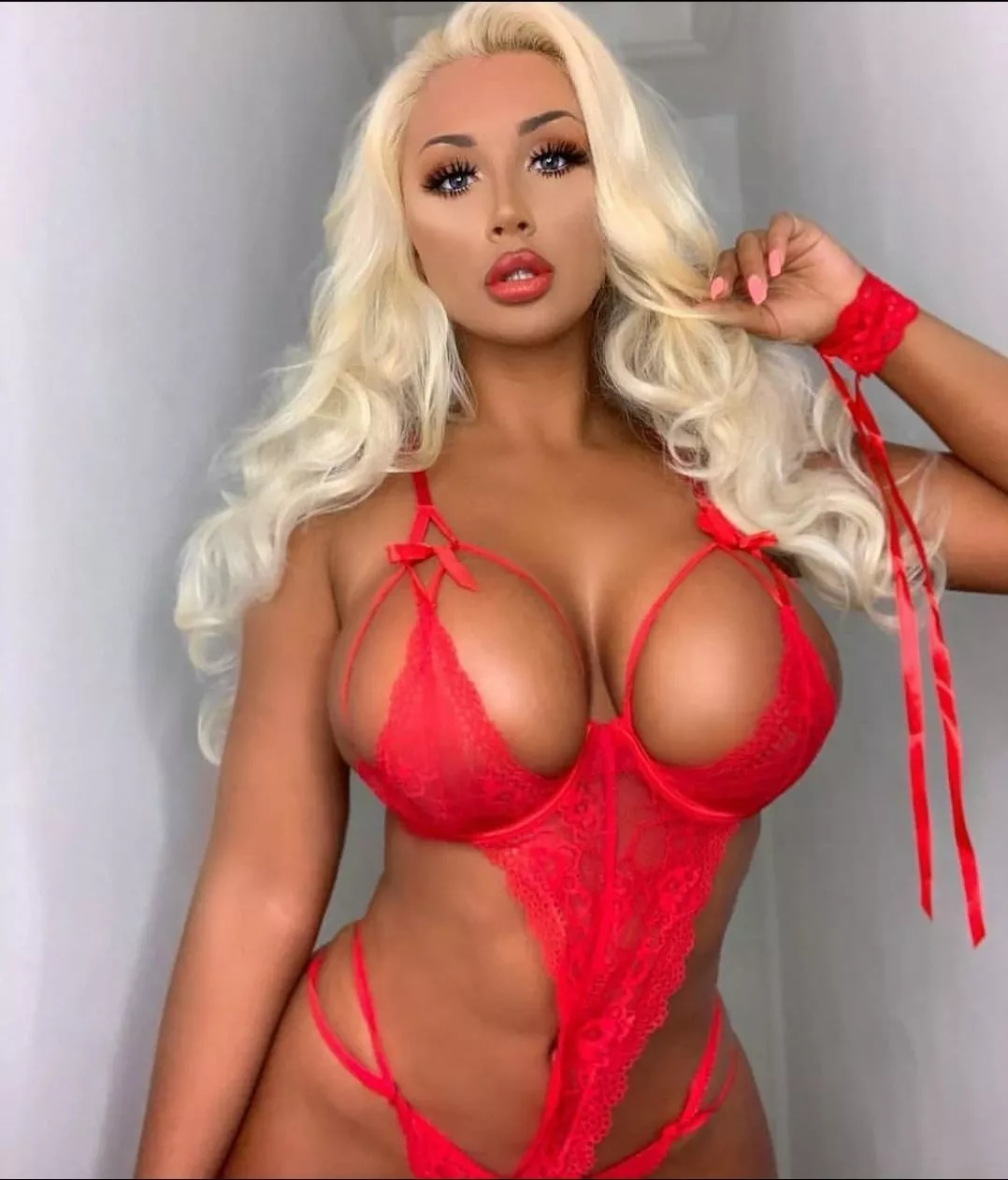 Holly looks AMAZING in red ♥️ posted by BimboSimp