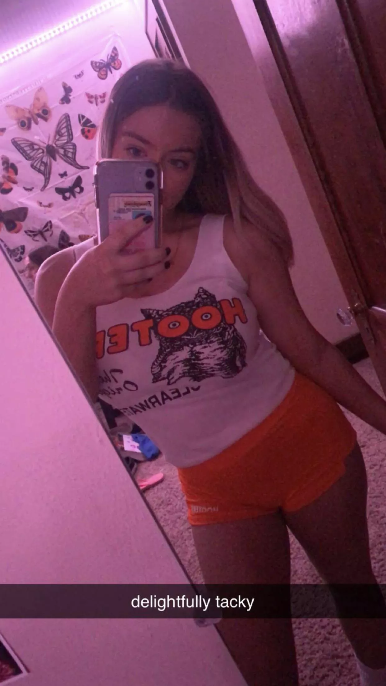 Hooter Girl posted by BeKeSe12