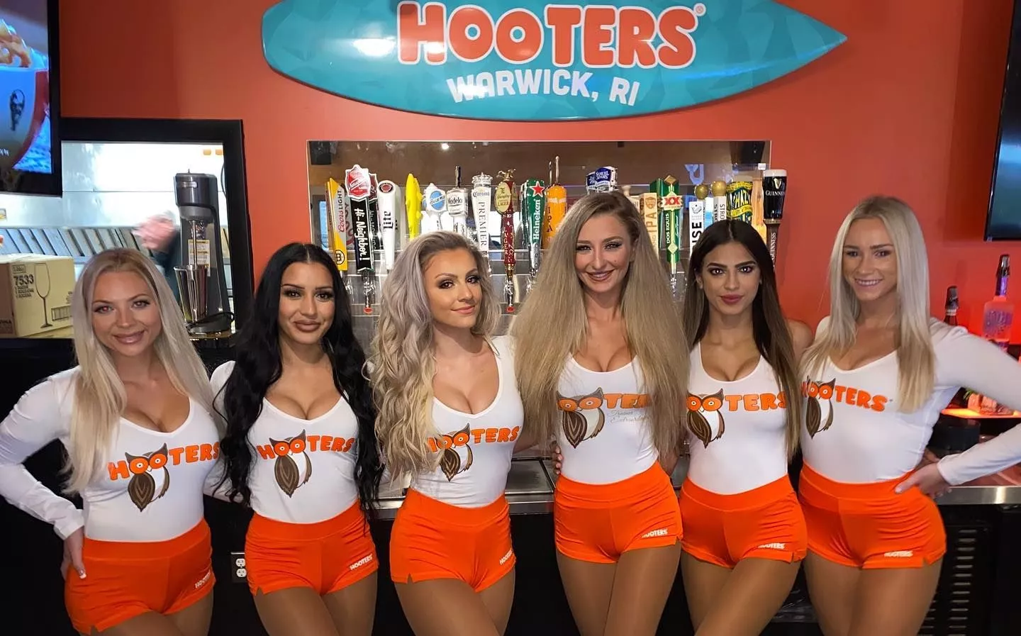 Hooters, RI posted by superdred