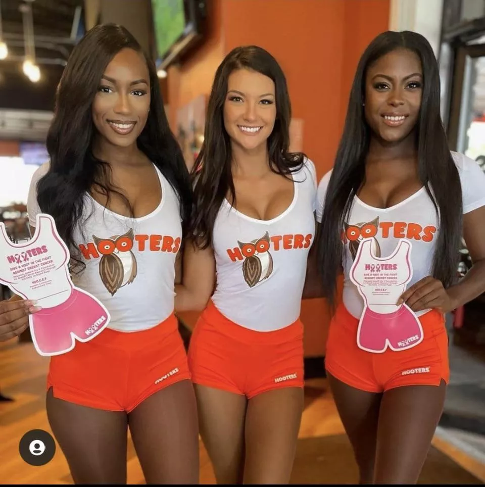 Hooters trio posted by thesmite24