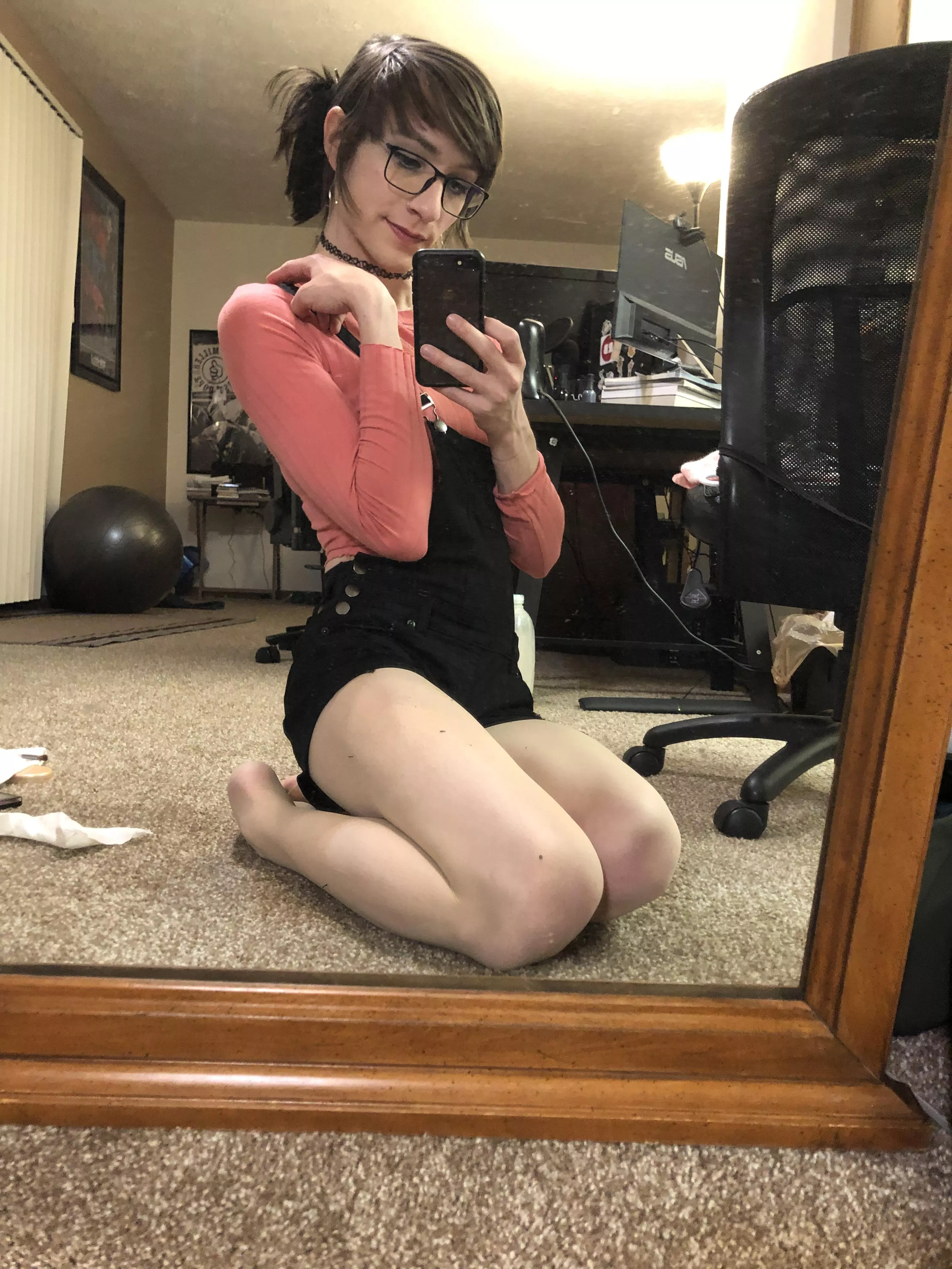 Hope everyone has a great weekend!~ Also, my thighs b lookin cute ٩(◕‿◕｡)۶ posted by Its_TayTay