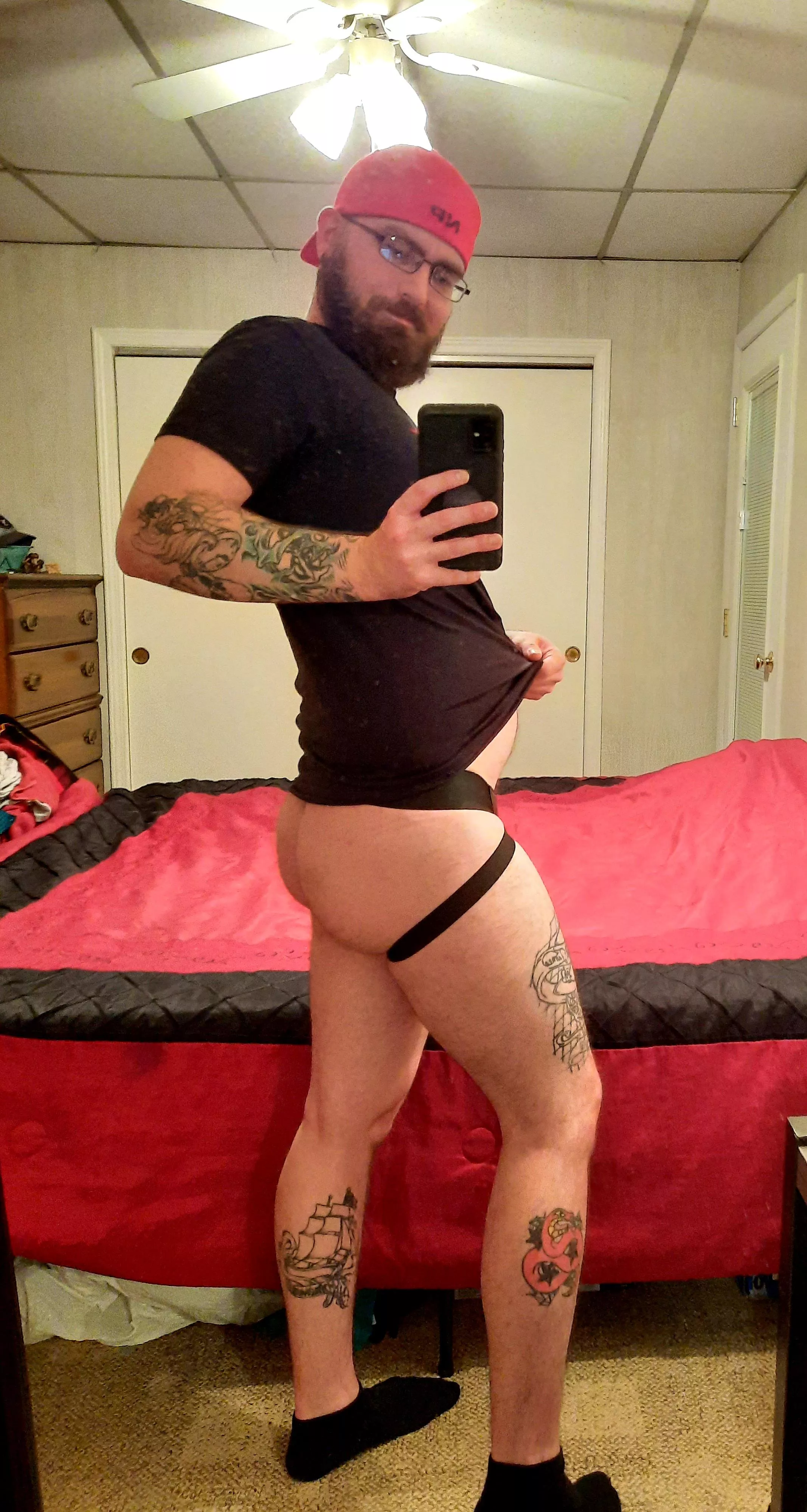 Hope you gentlemen enjoy this pic of my ass in a jock posted by Senrac90