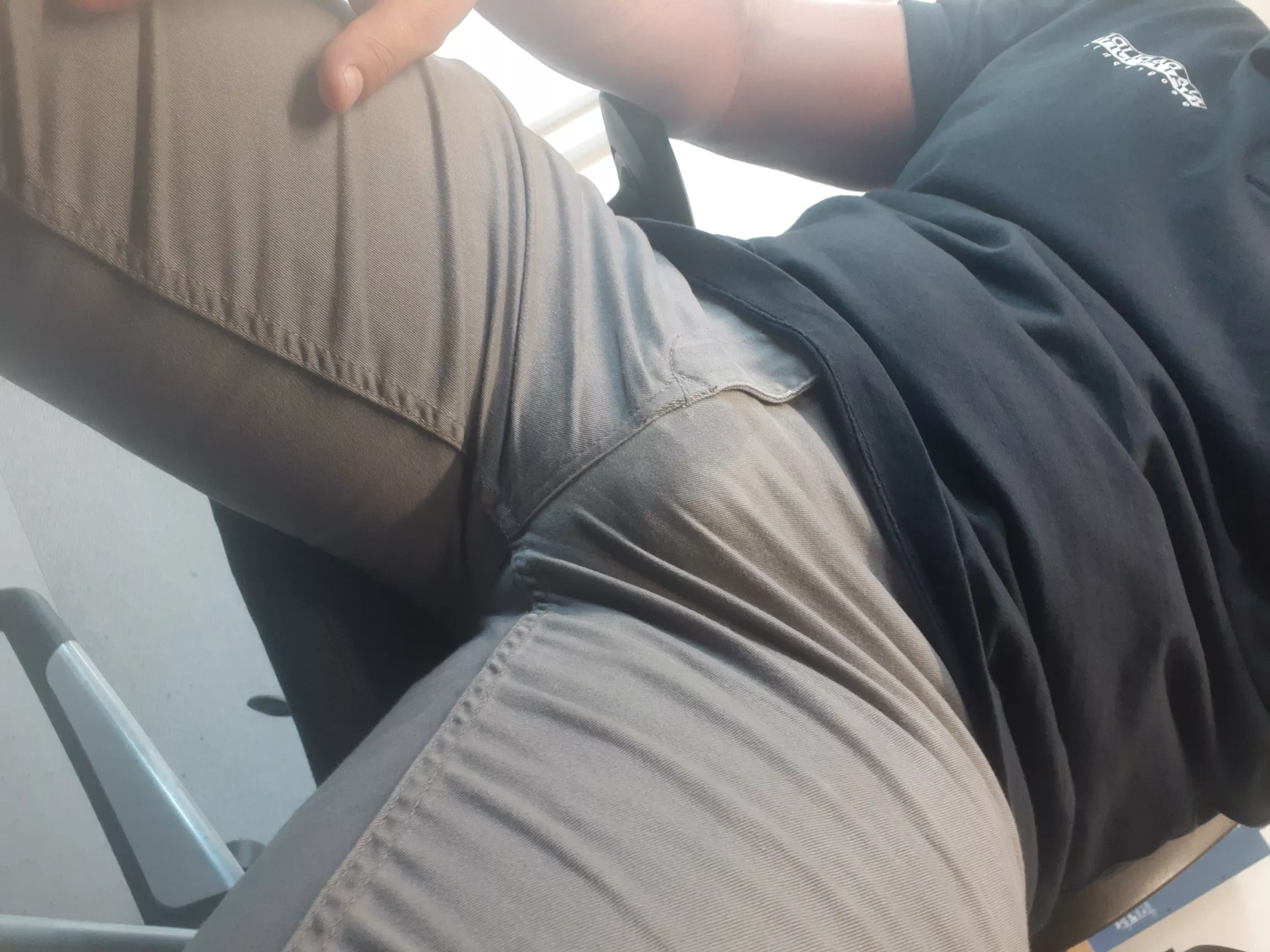 Horny at work posted by fitdudeVIE