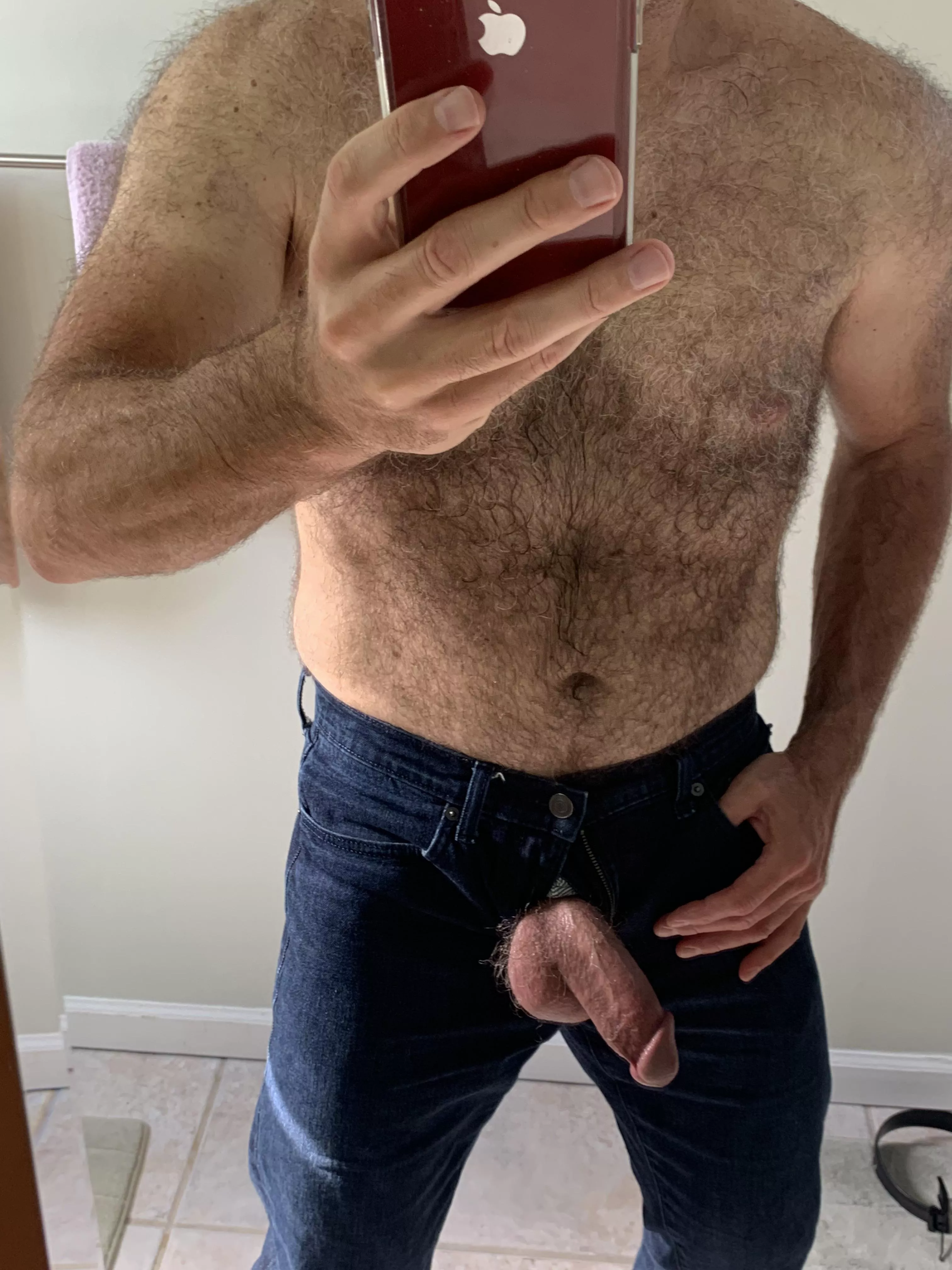 Horny hairy Friday posted by jonnygjon