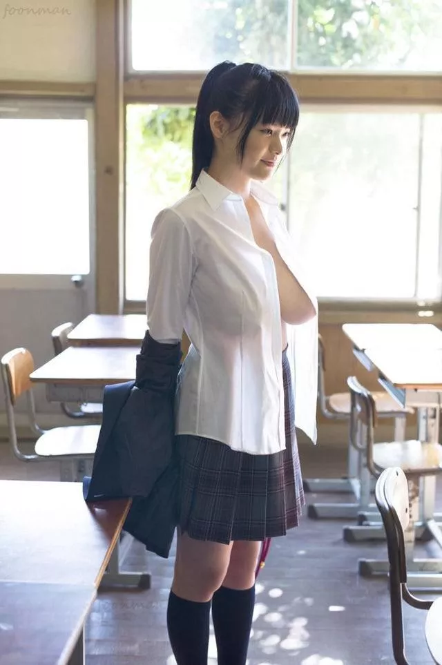 Hot school girl. posted by pleinvent1977