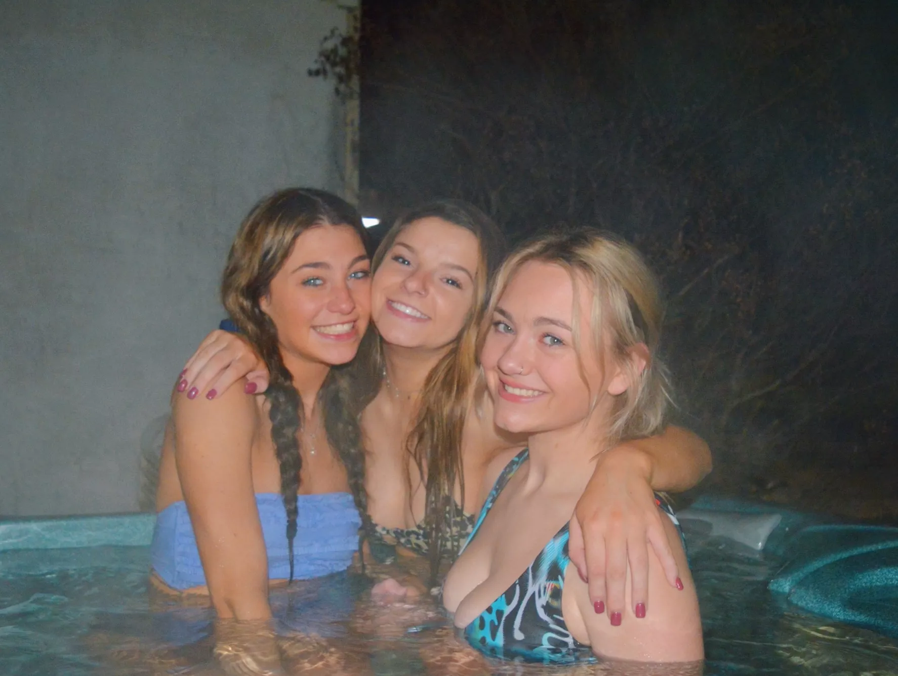 Hot tub hotties posted by asdfjhsdfa