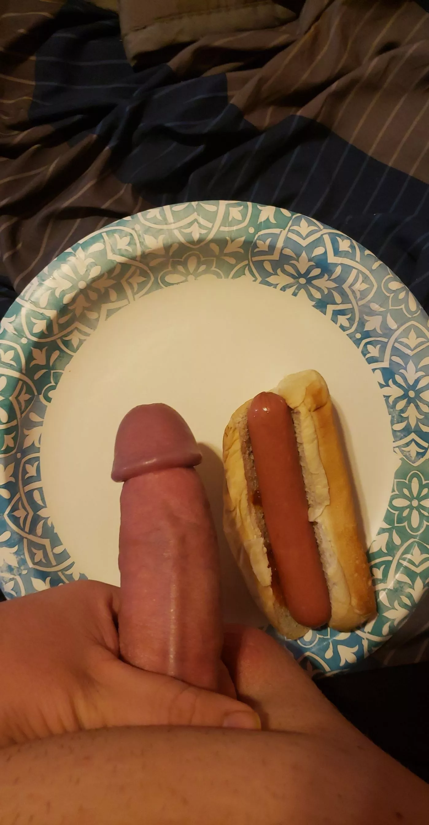 Hotdogs? Who's got the buns ðŸ˜³ posted by yungmeloon