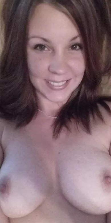 Hotwife ready to play posted by clevelandcpl85