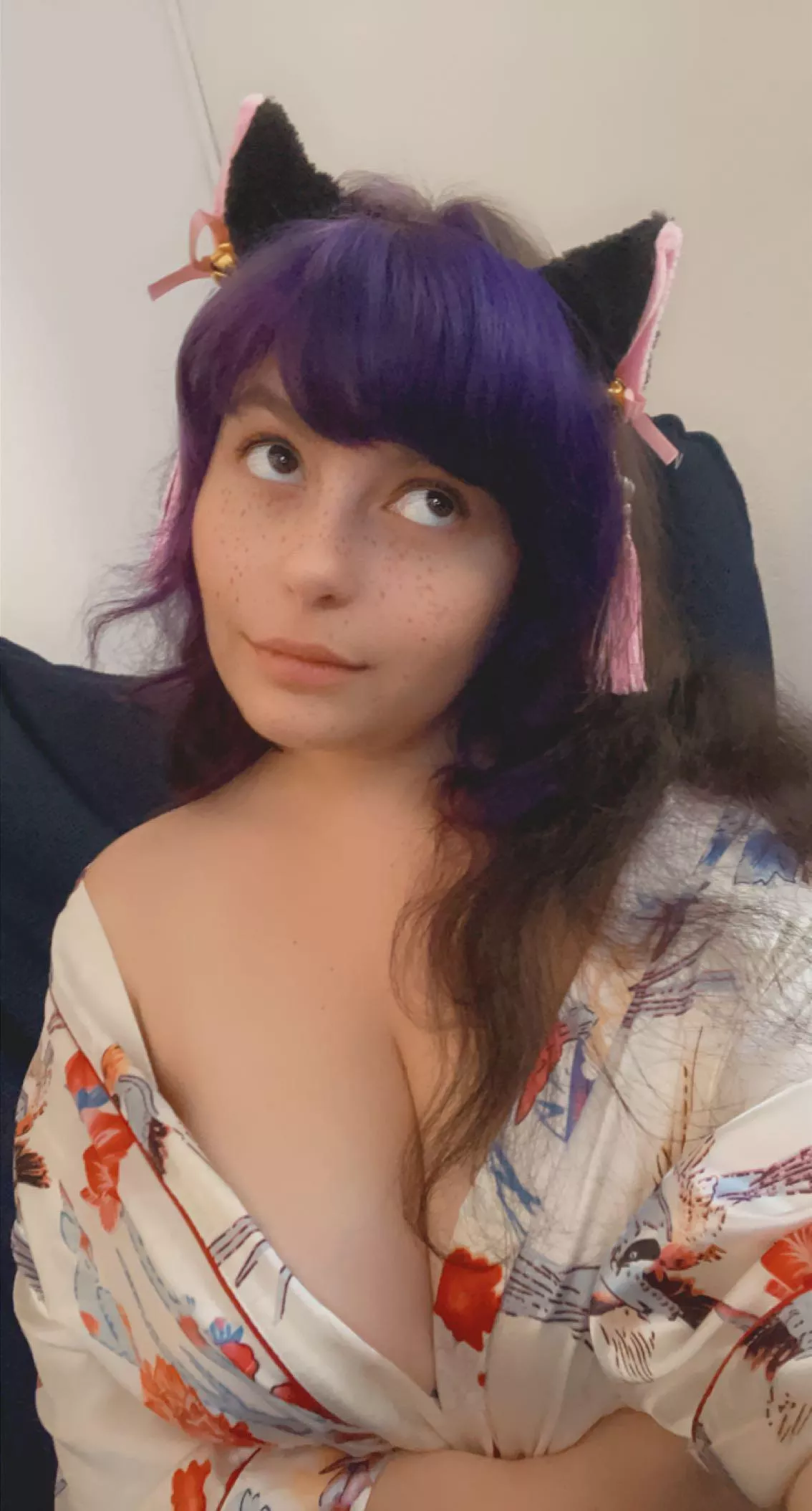 How about a fresh faced kitty cat girl to brighten up your Sunday! 😋 posted by m0thgirlfriend