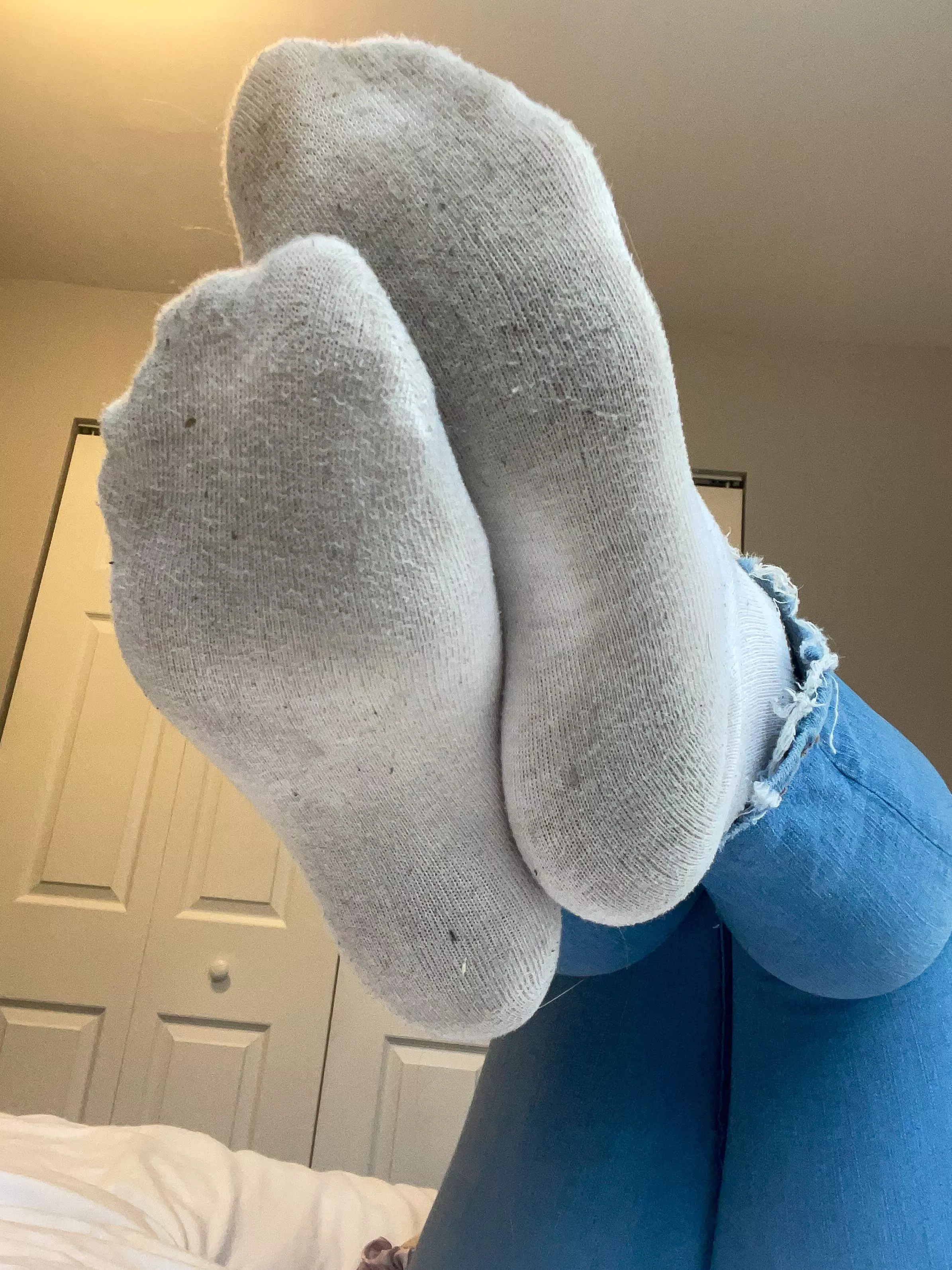 How DIRTY 😨 and smelly… want a sniff? Message me on how to make them all yours 🤍 (and don’t worry, shipping is discrete🤫) $15 per pair. And a custom surprise to come along with it.. 😈 posted by Sophia_Marie_