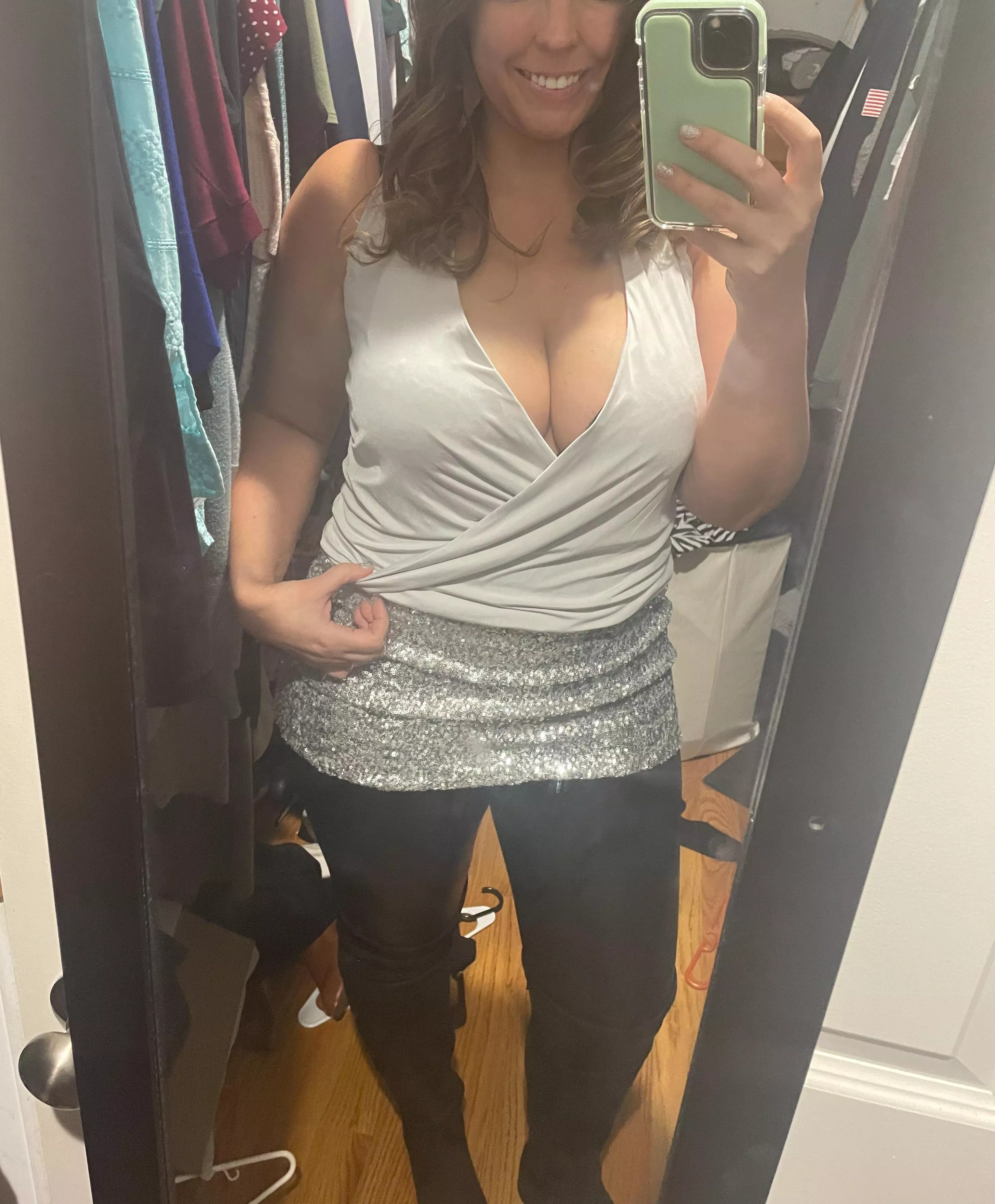 How do I look for a 40 year old milf❤️❤️ posted by Mom_gone_wild