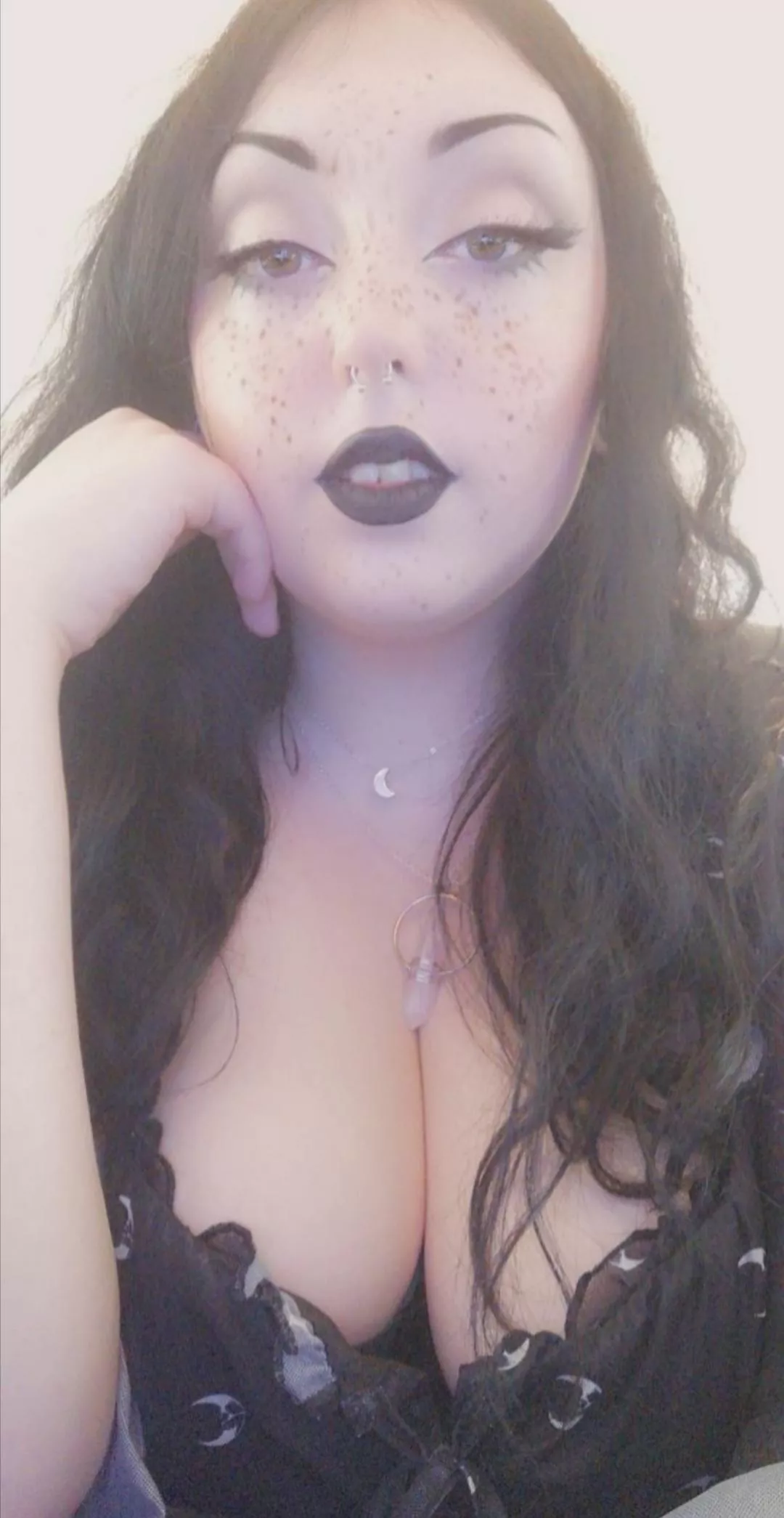 How do we feel about big tiddy goth girls? 🕸️ posted by Miss_Neffi