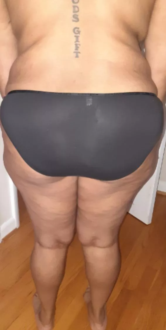 How I love a good pair of basic black granny panties posted by moncore