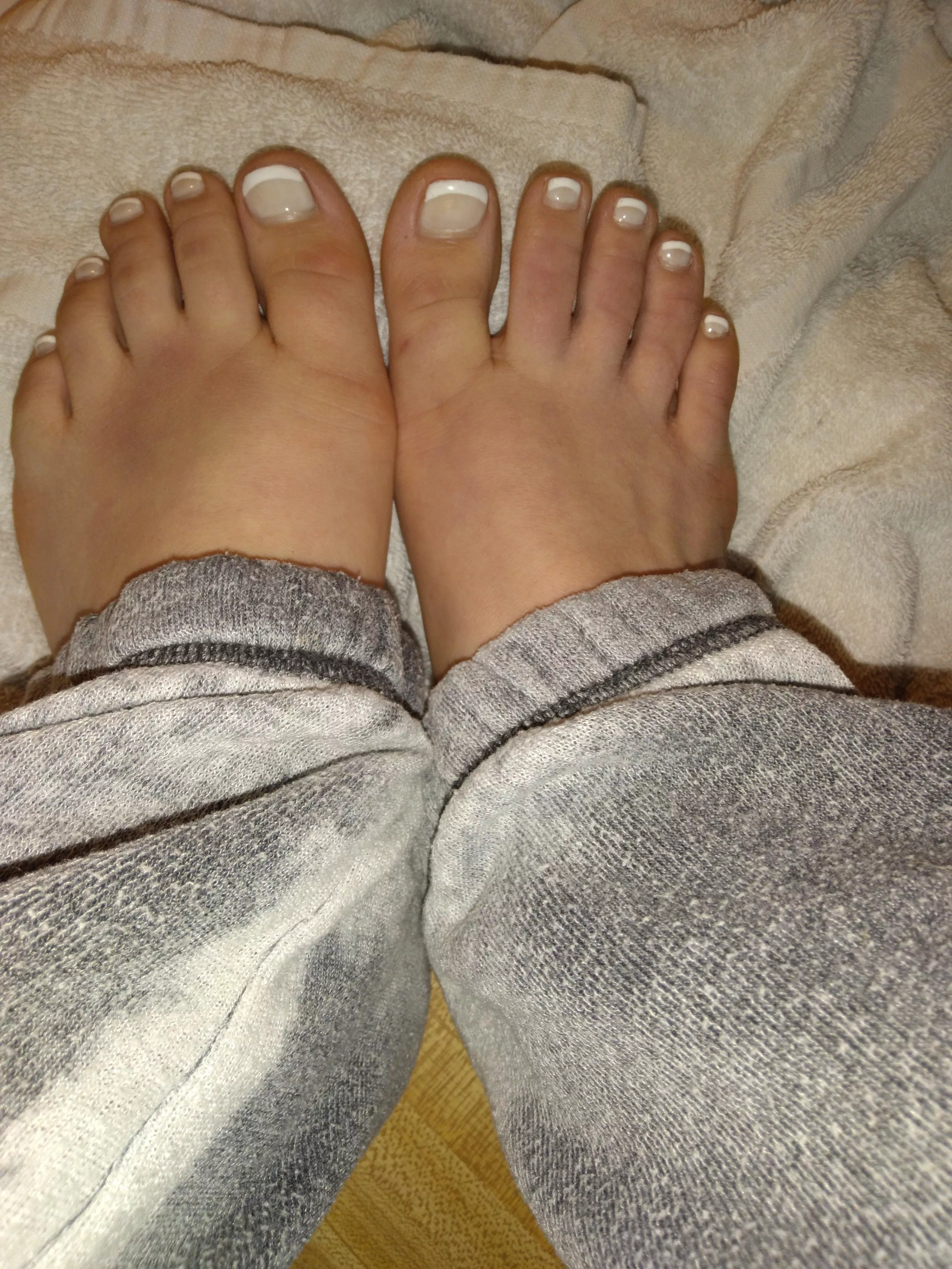 How is my toes? I need a new pedi 😊 posted by Daniella_222