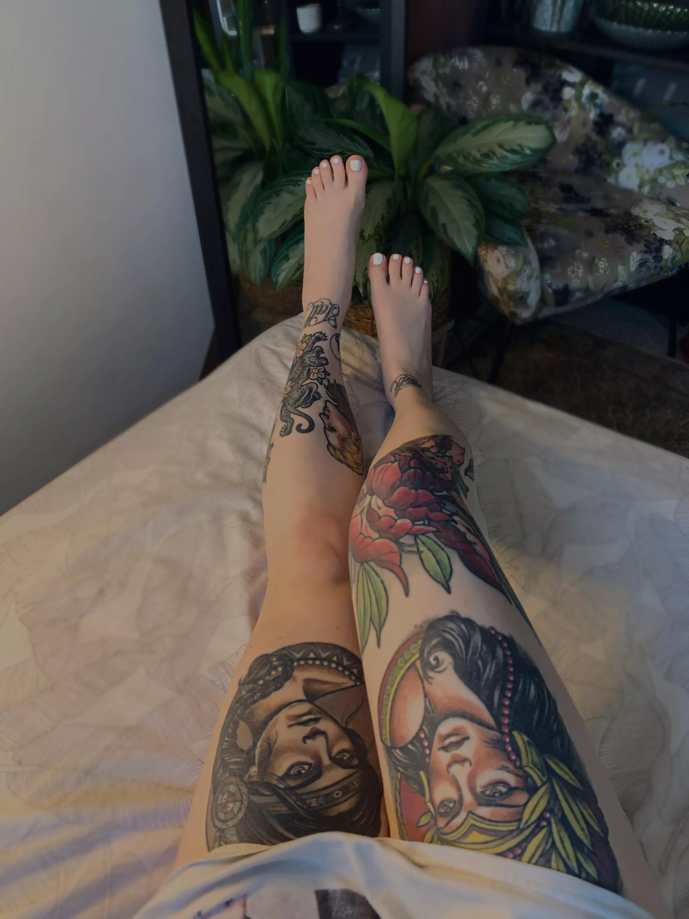 How sexy do my tattoos and white little toes look?! 🙈🤍💋 posted by Faefeet