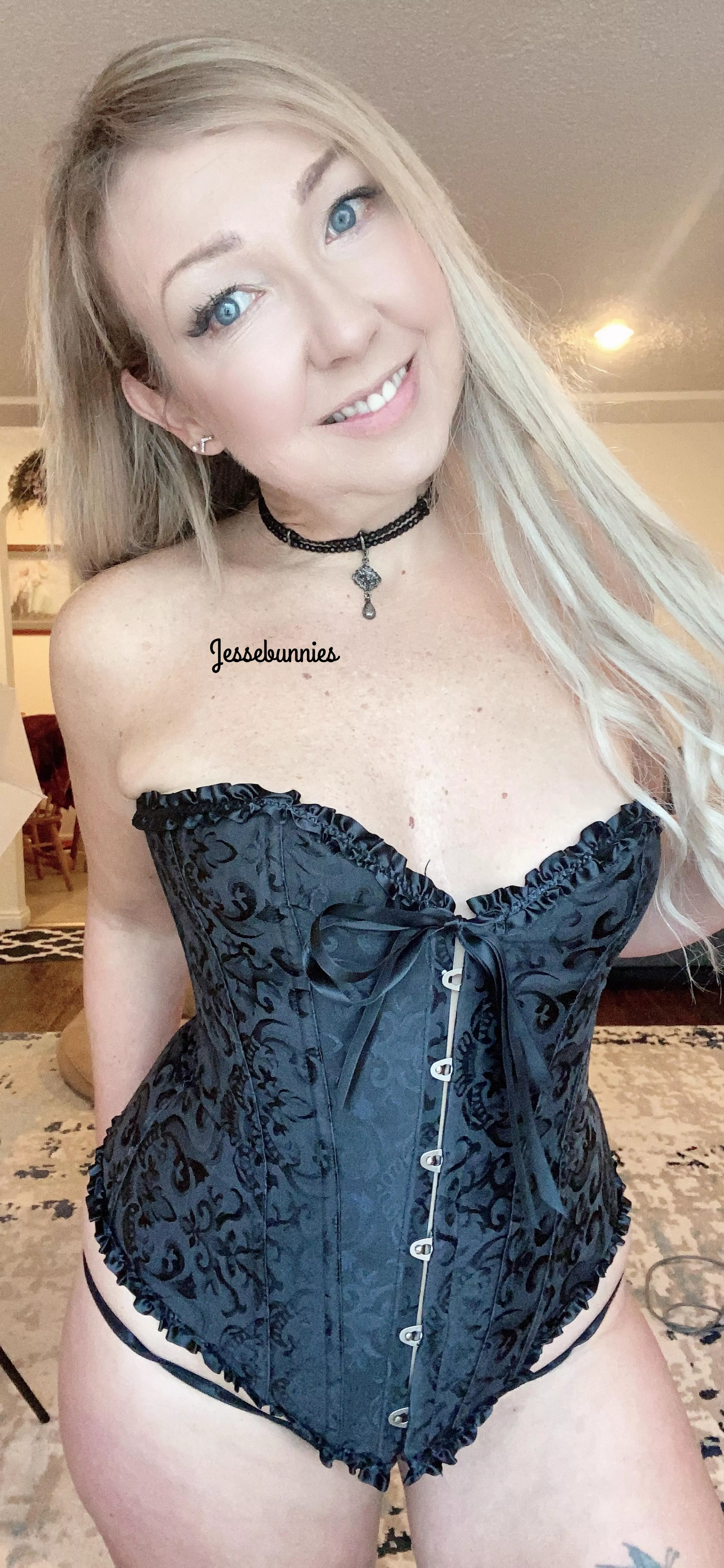 How to be sexy without being nude.. wear a corset 👌 posted by jessebunnies123