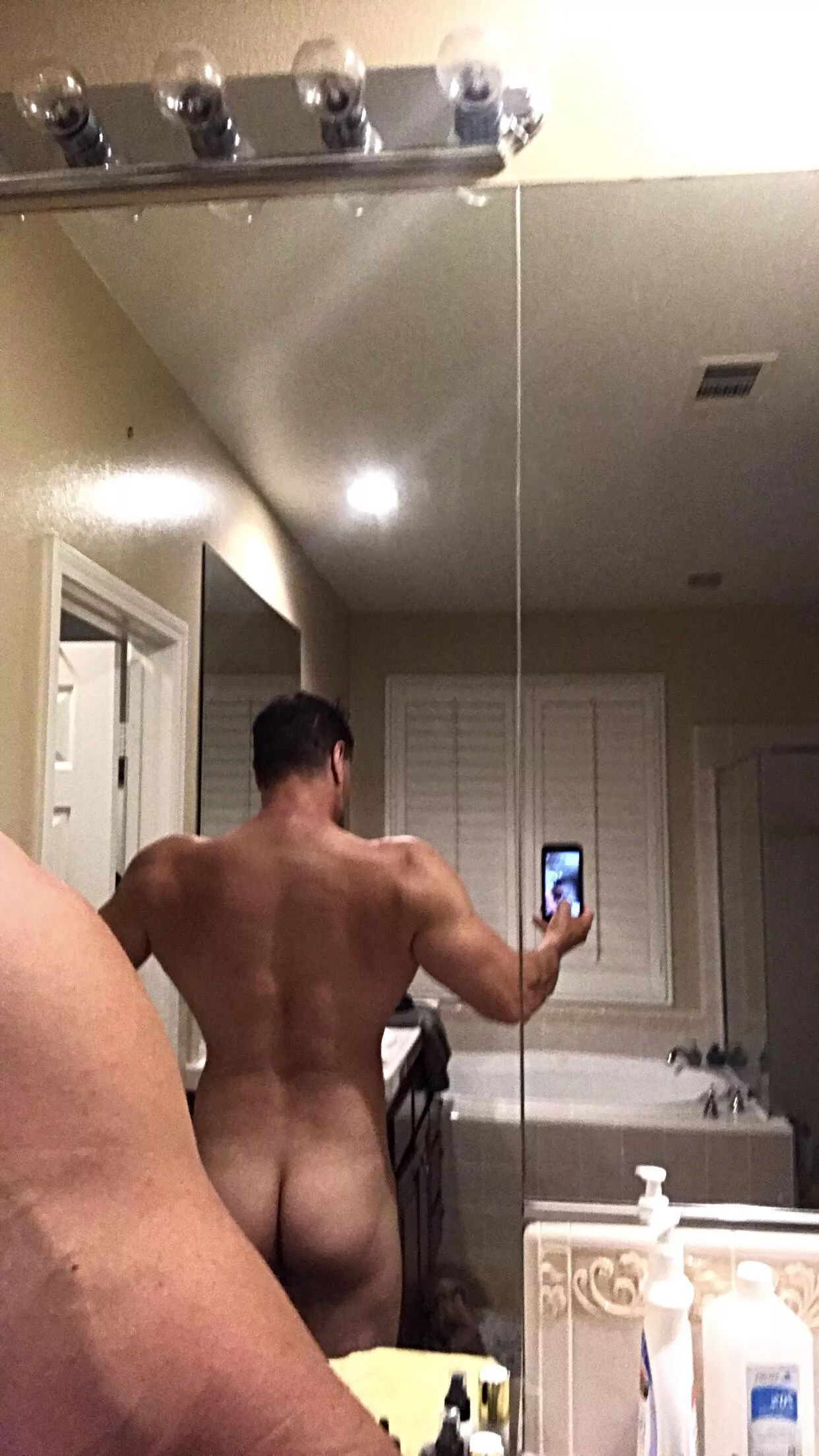 Howâ€™s [M]y backside looking? posted by diggs0032