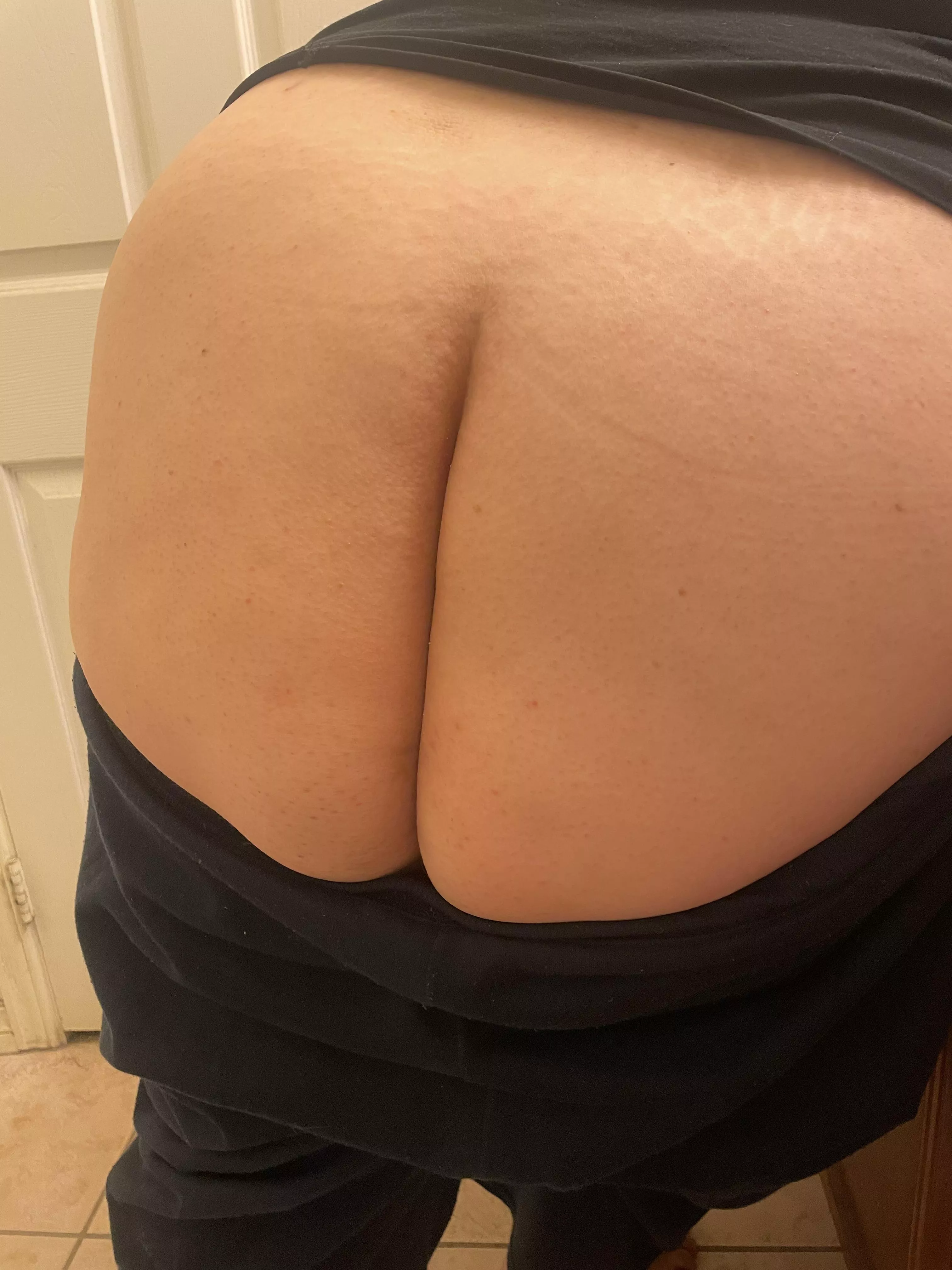 how’s my butt look? DMS open posted by theguywho-cant-see