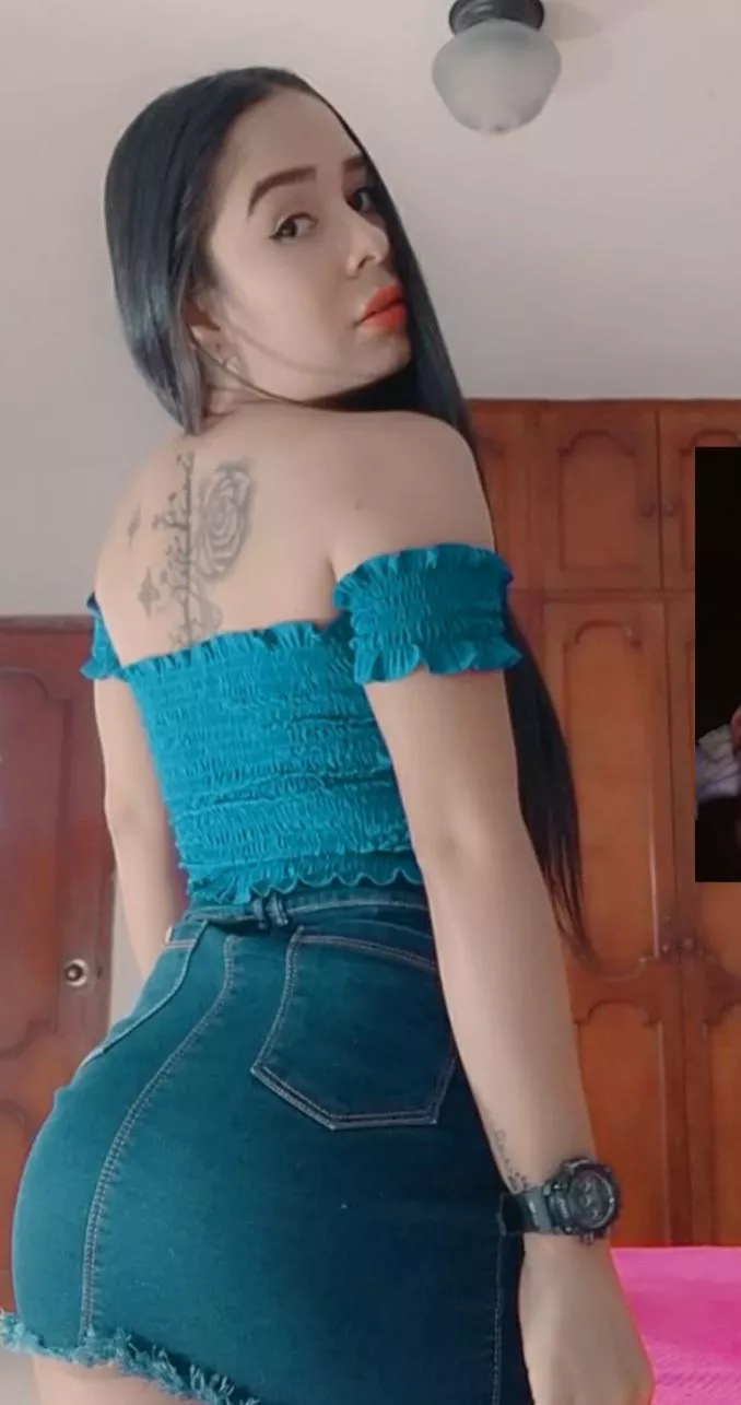 https://chaturbate.com/b/avrillopez/ posted by avrillopez