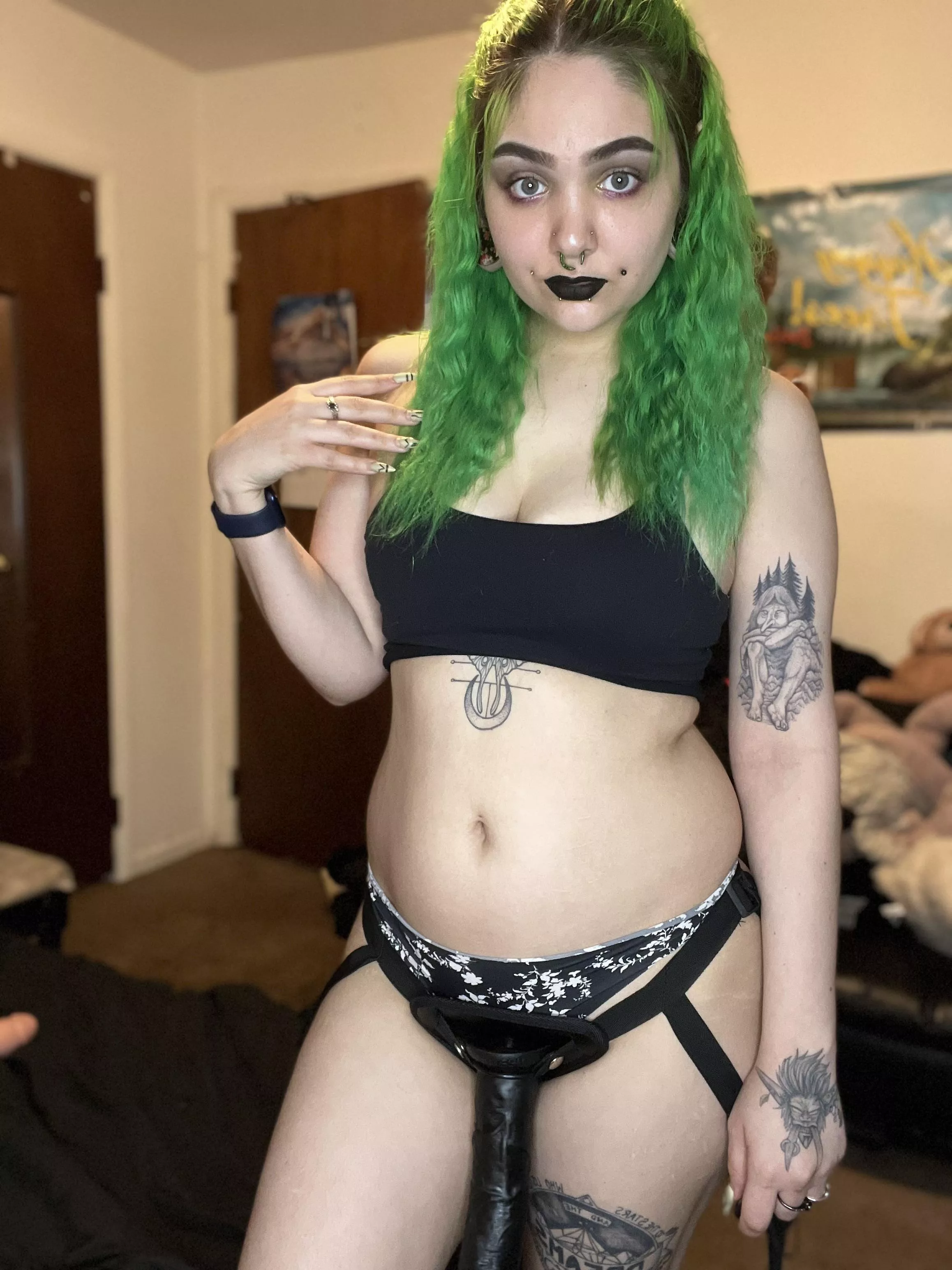 🧎Humiliation Goddess/Size Queen 🧎Available for [sext] [cam] [vid] [fetish] [cockrate] [domme] 🍆🤏🏻kik/telegram: xdaddyslittlekittyx 🦶snap: elmskittykat posted by justsmokeandsleep