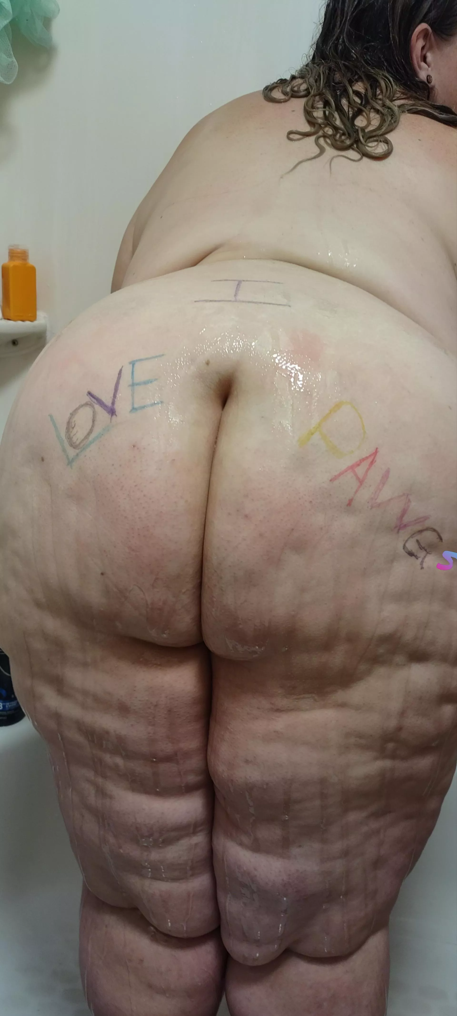 HUMPDAY who likes an oiled up pawg milf ? posted by Kinky_Kurves