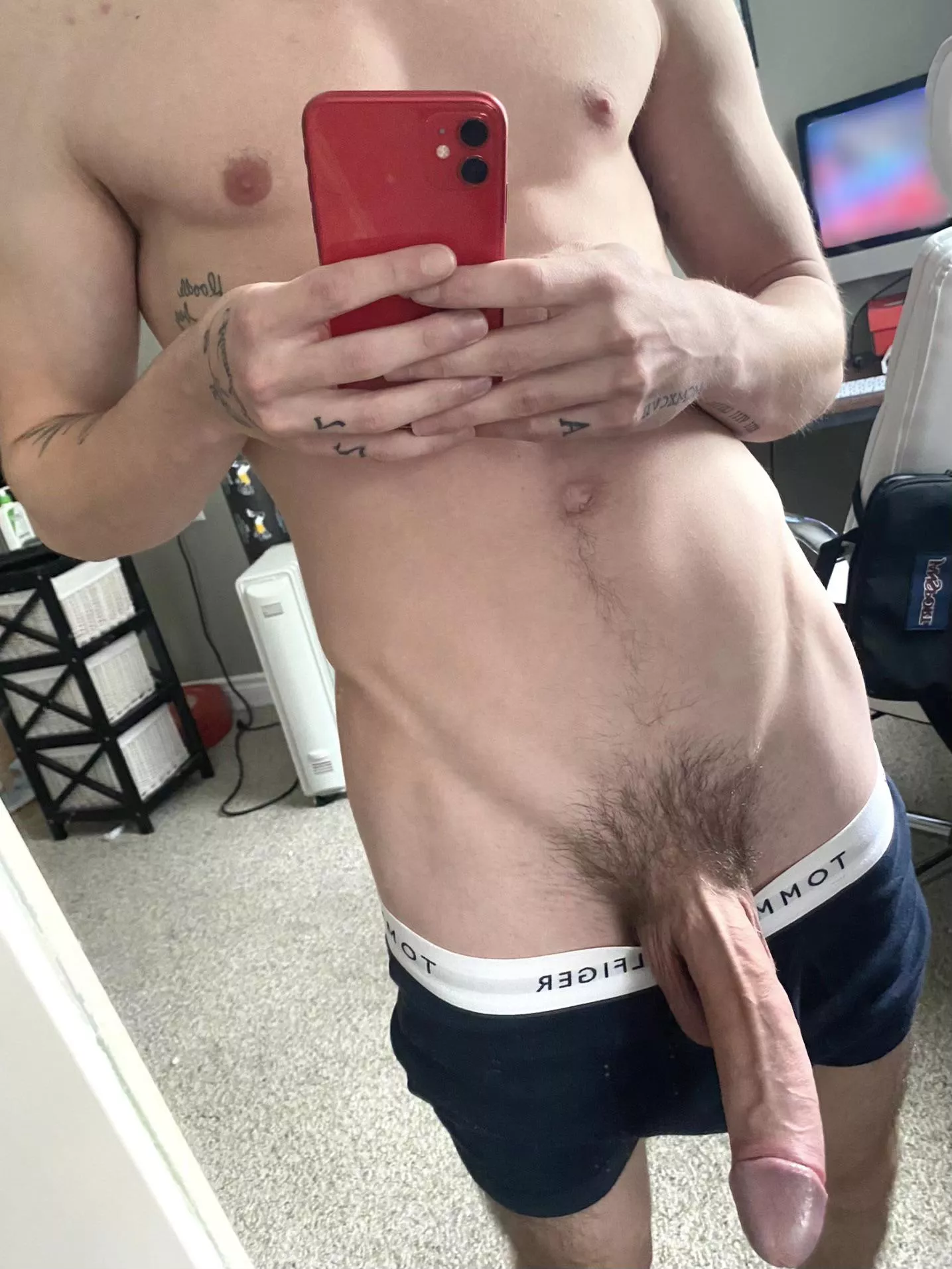 Hung & horny right now posted by jakegelato