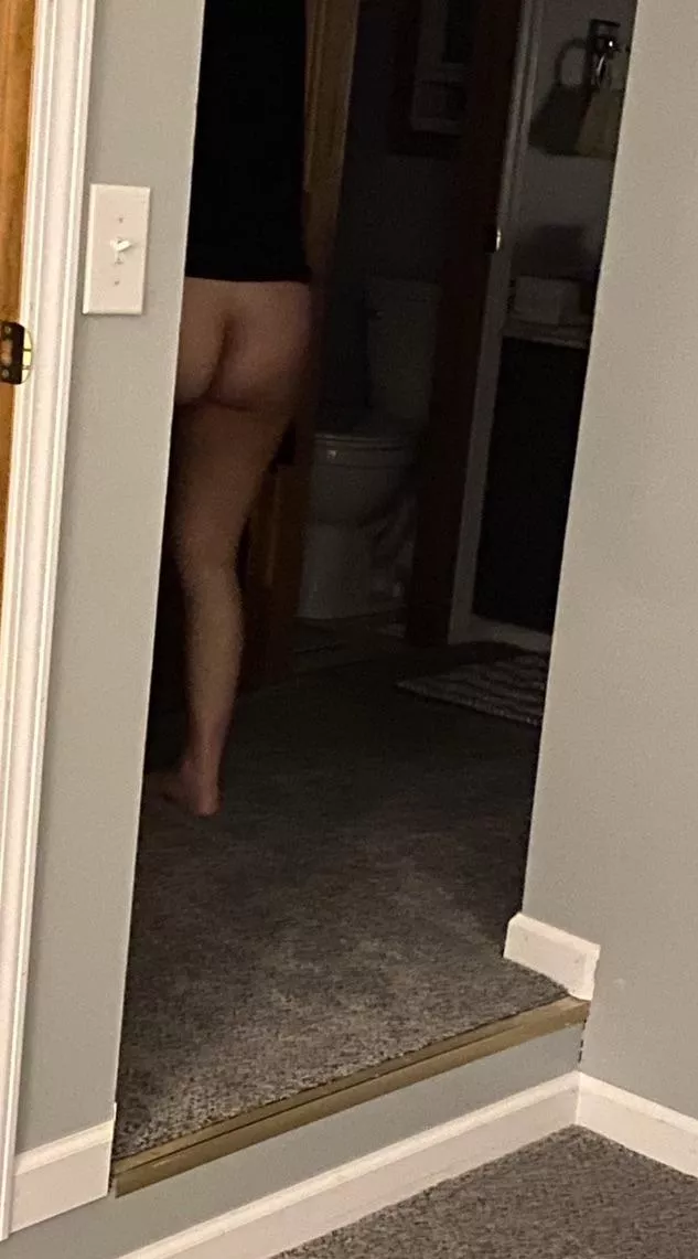 Husbands little candid pic of my white tush 🤫 posted by Intelligent_Rub_67