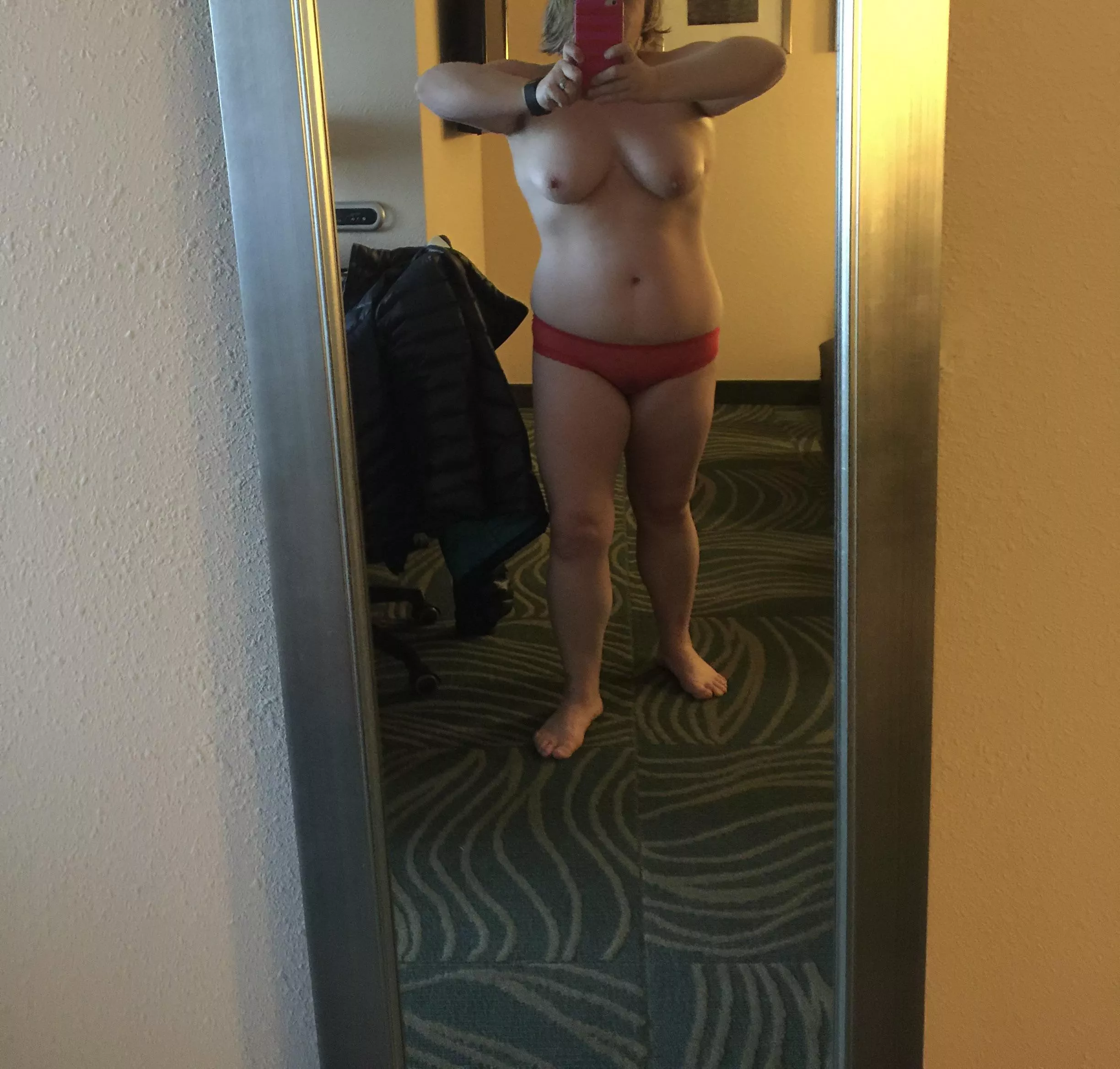 I absolutely love when she sends a selfie in the mirror posted by sexybuttwife