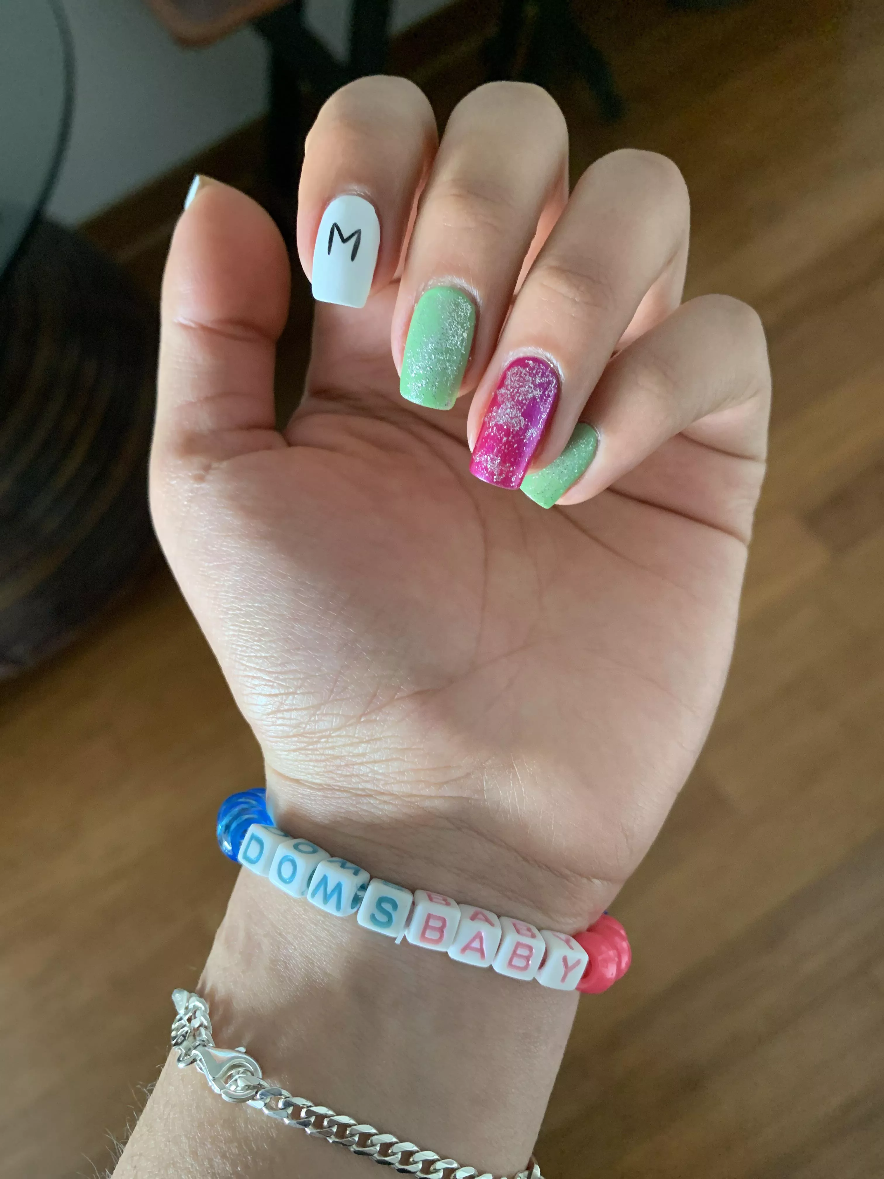 I always go with my daddy markâ€¦can be a bracelet or a collar but itâ€™s so cute to remember him anywhere along my day. It matches my nails too ðŸ±. Do u wear any collar or bracelets? posted by dominaibae_