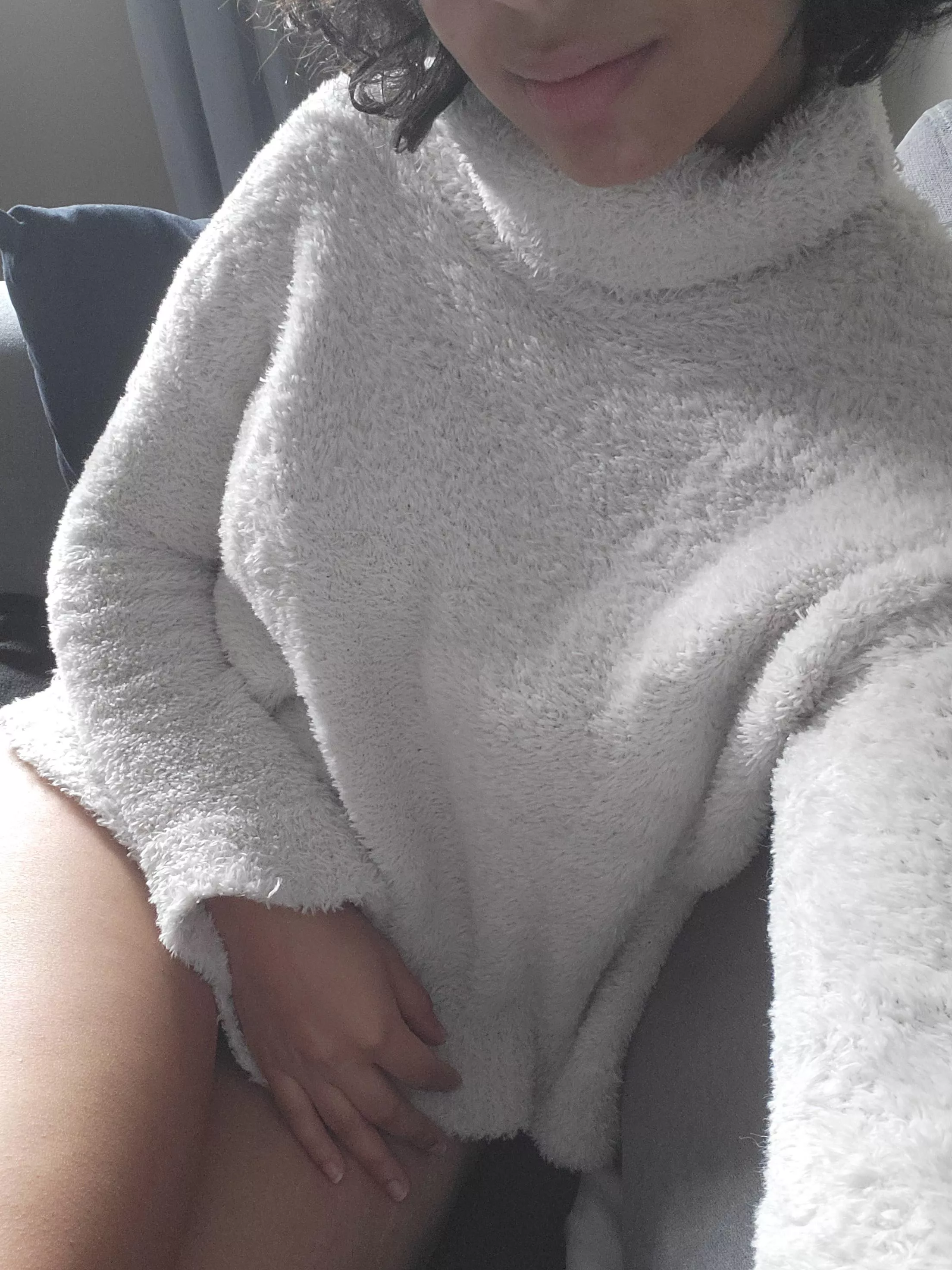 I am so into cuddling mood today ☺☺☺ [F] posted by happyrere2