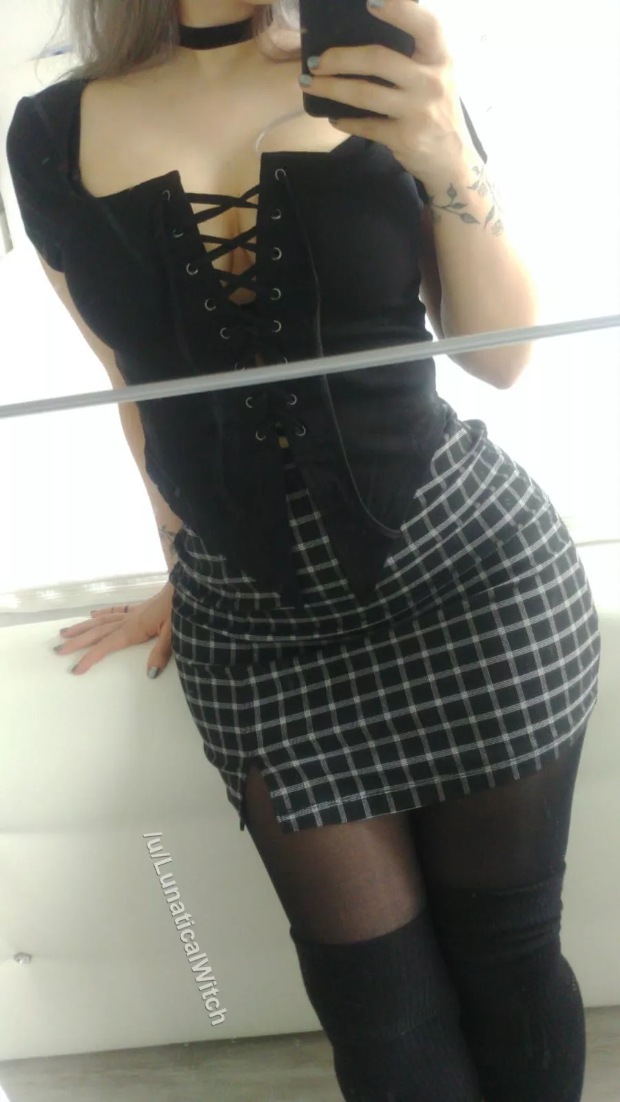 I am that kind of girl that wants to get caught sucking dick during recess between classes ðŸ˜ˆ posted by LunaticalWitch