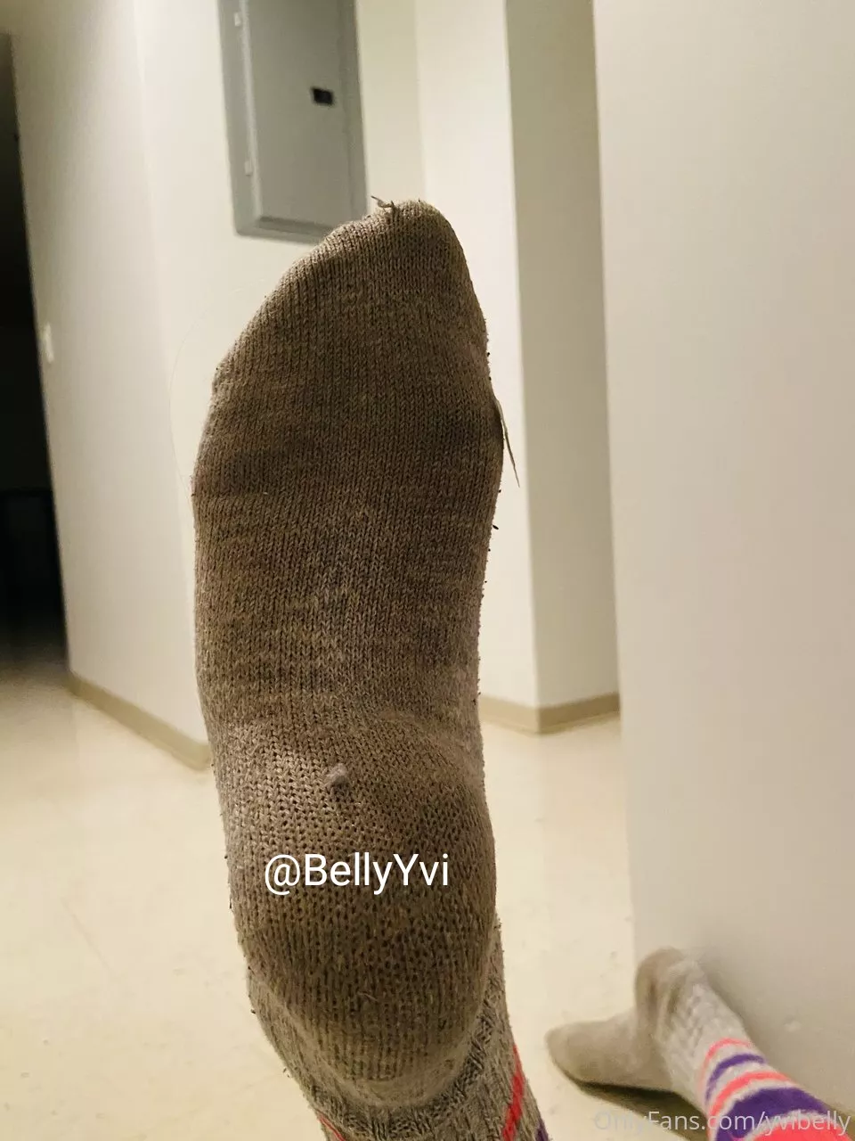 I bet you wanna taste them 😉😏 follow my onlyfans sock slave ❤️ posted by BellyYvi