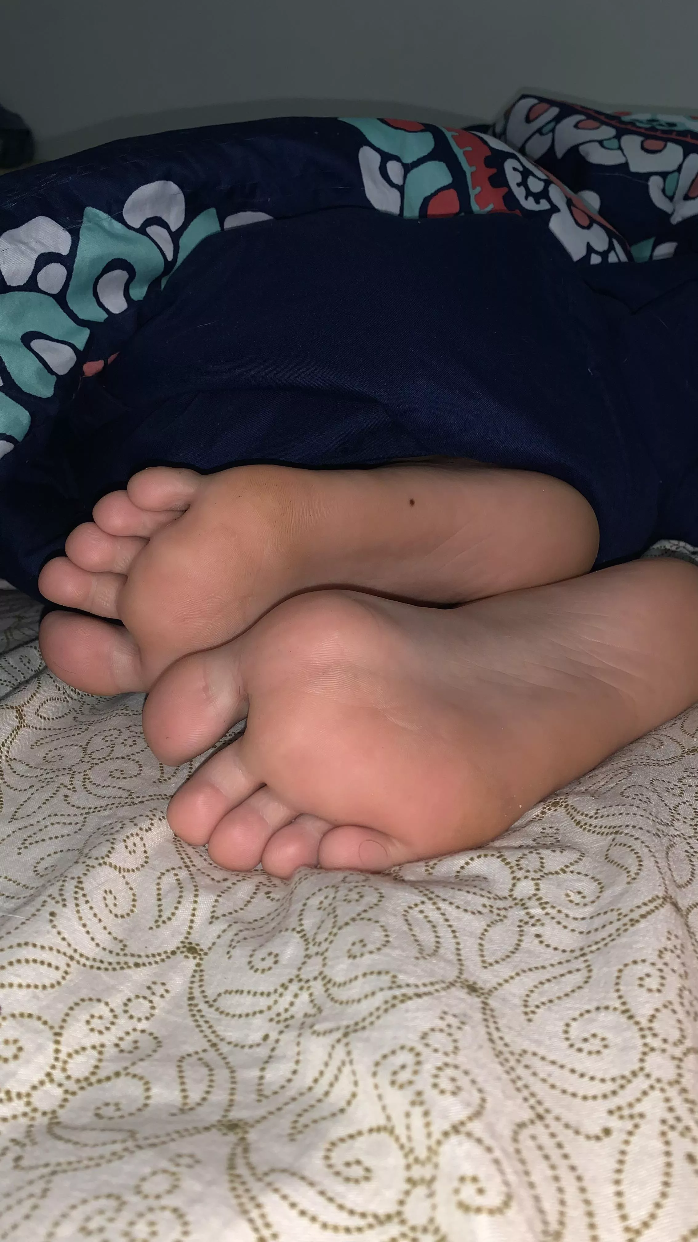 I bet you wish these feet were n your face☺️💕 posted by _Kikix0