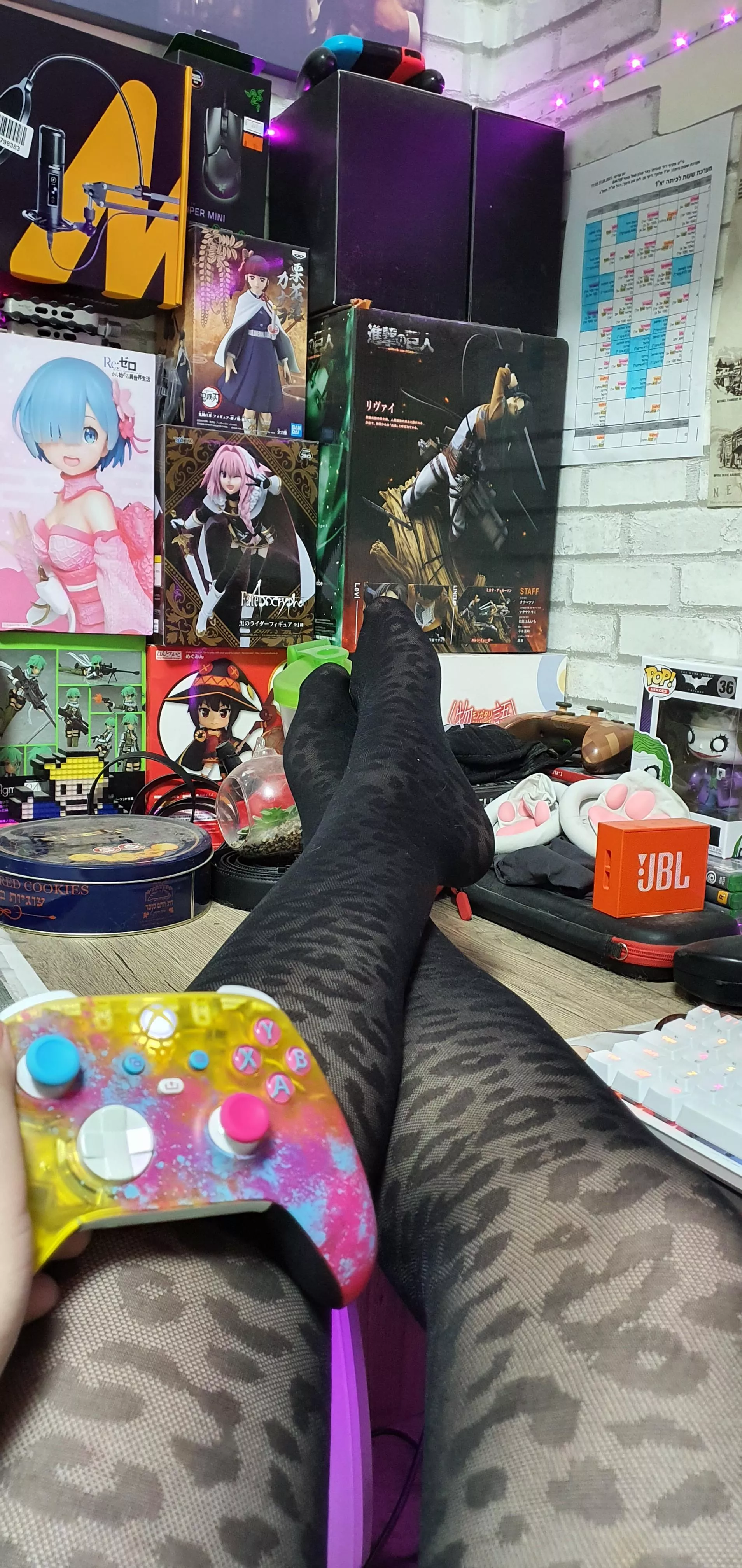 I bought new tights, and a new controller posted by idkwtwh095