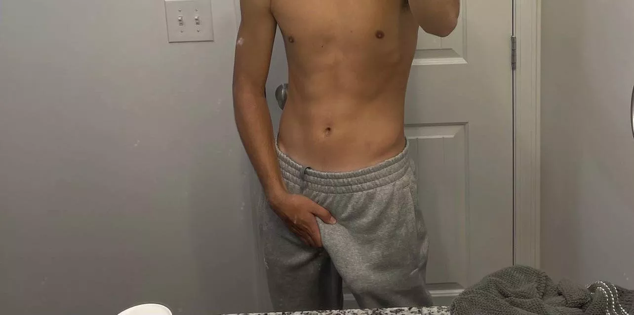 I can’t wear grey sweats :/ (19) posted by Comfortable-grand549