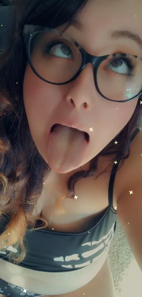 I decided to skip work so you can cum all over my face, are you ready? posted by luna_eclipswxxx