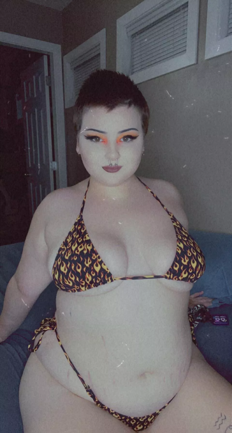 i don’t see a lot of thick girls with short hair on here, hope u dont mind posted by cemeterybluntzx