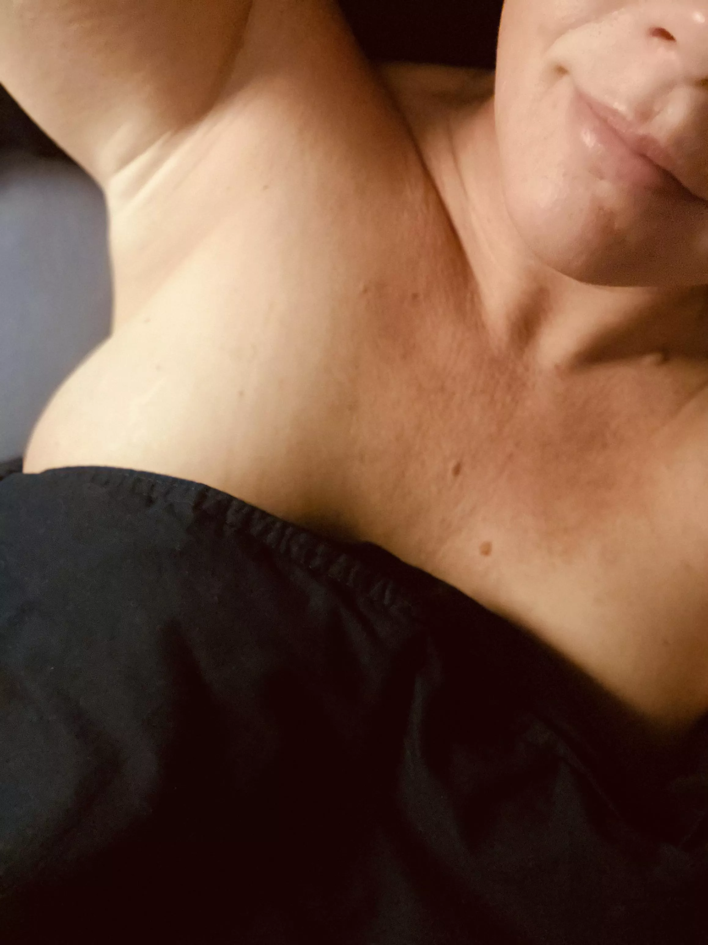 I don’t wanna get out of bed 😟 Can’t you join me instead? 😇 (f)41 posted by MsMillery