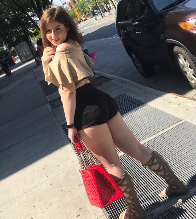 I enjoy getting cat called and groped while out in public especially in front of my boyfriend 😝 wwyd if u saw me out? Pm to chat 😈 posted by mvmijade