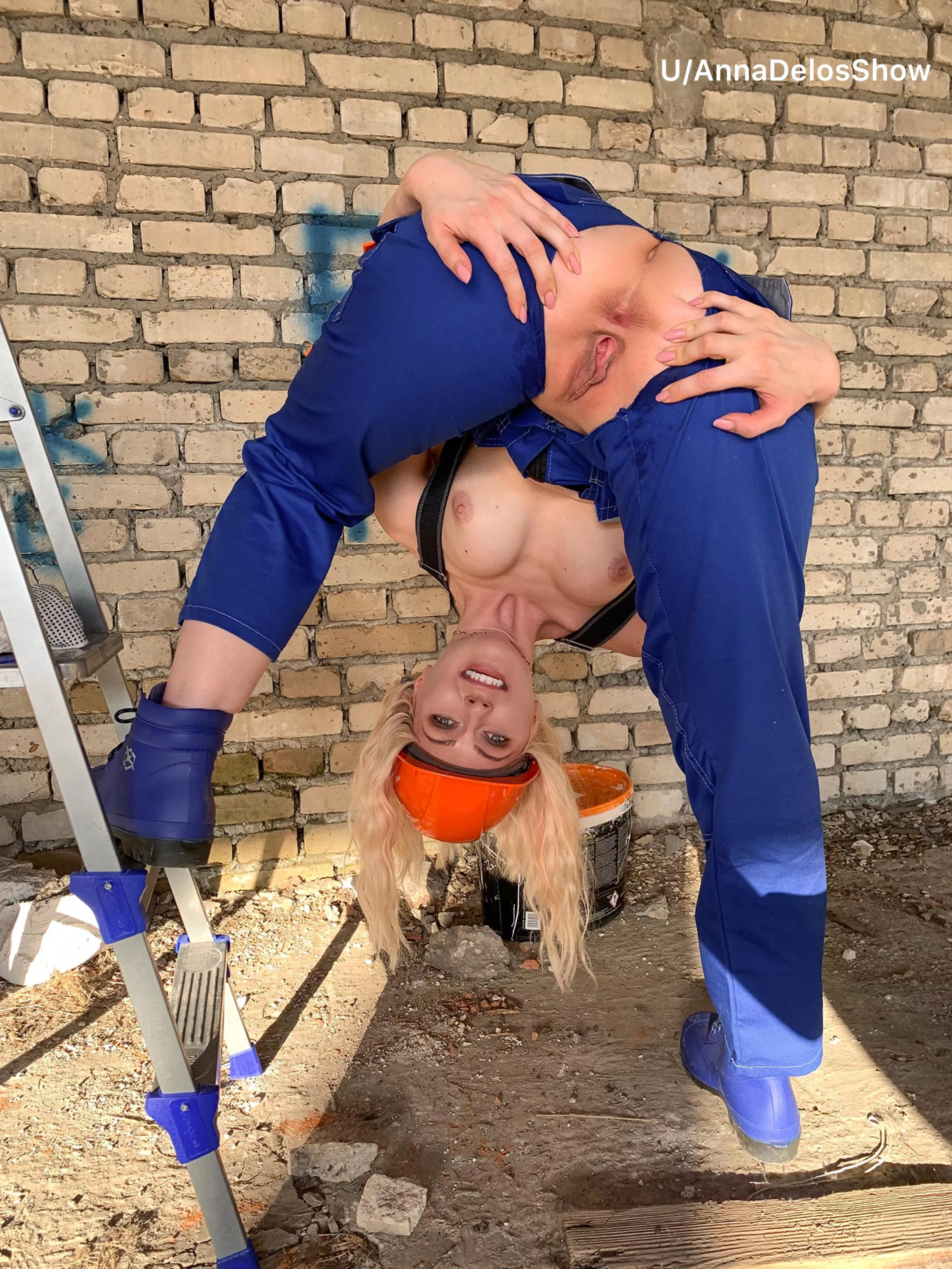 I feel incredibly sexy in a builder suit and want to be fucked in both holes😋 posted by AnnaDelosShow