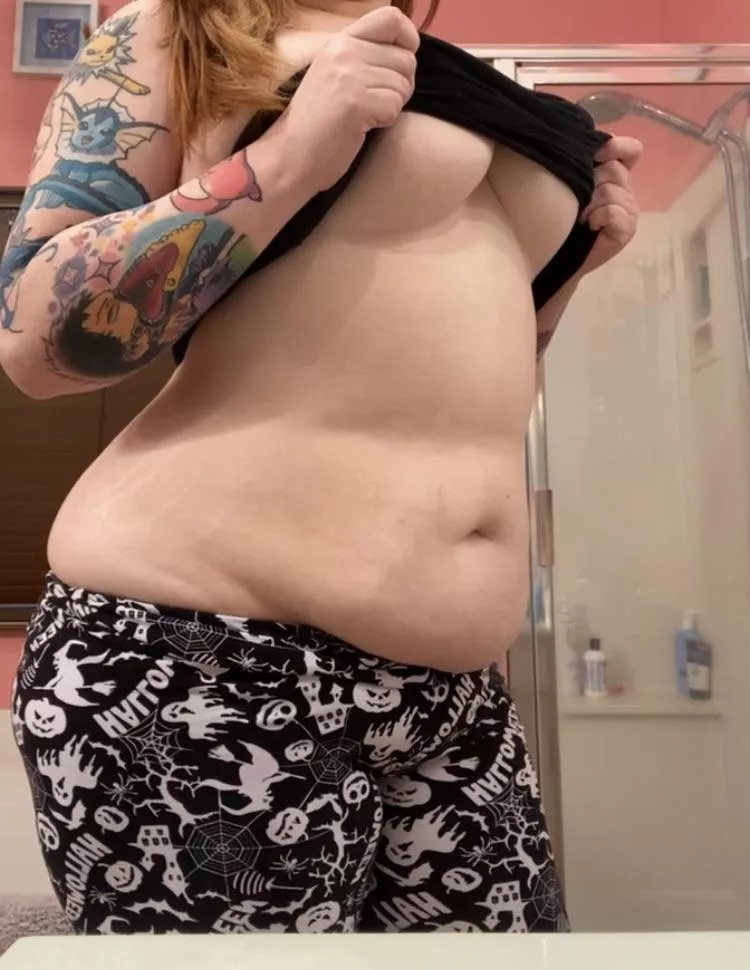 I feel like my belly would look cuter if it was bigger. Idk posted by Zebracakesxxx