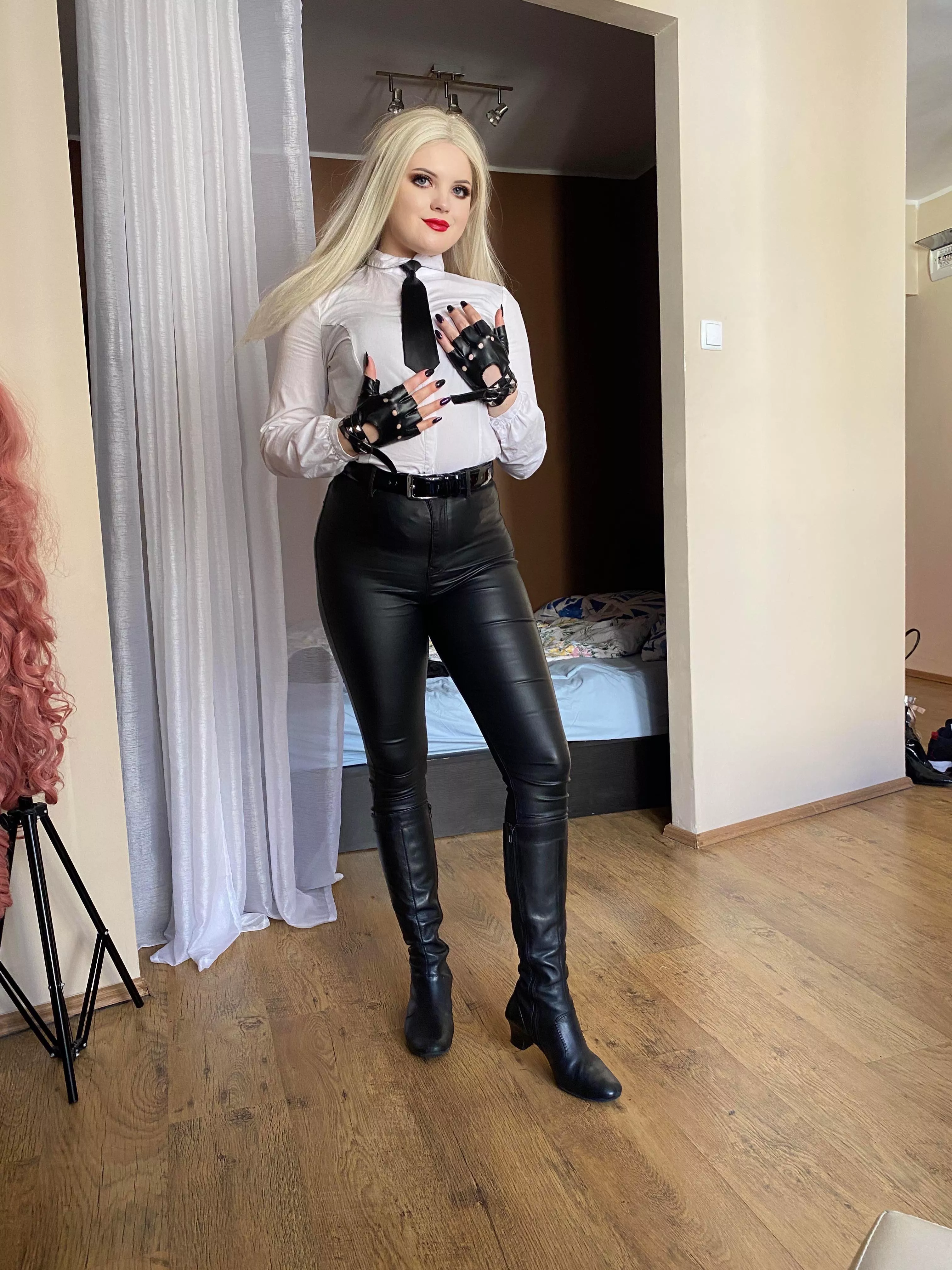 I feel so dominant in my leather pants 😈 posted by Navlia