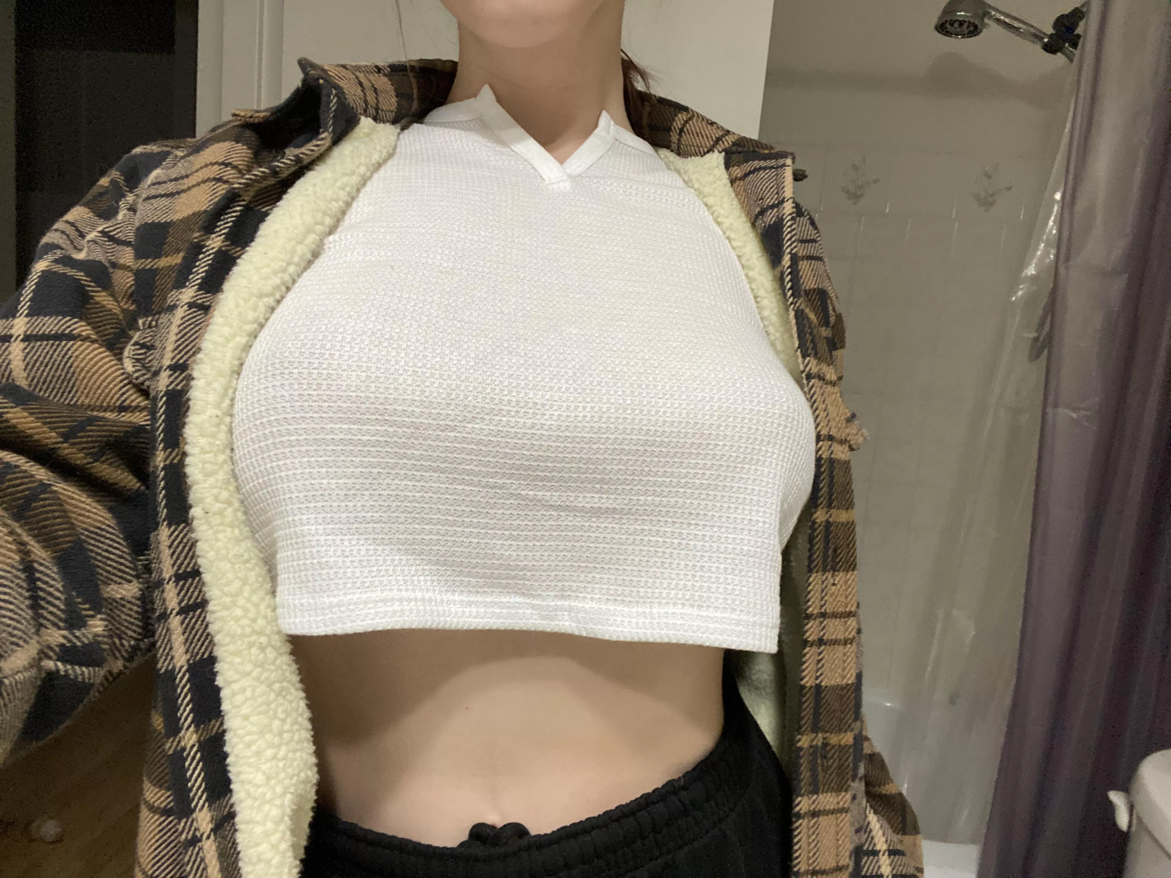 I frickin love this top. I need it in other colours posted by miss-tmuse