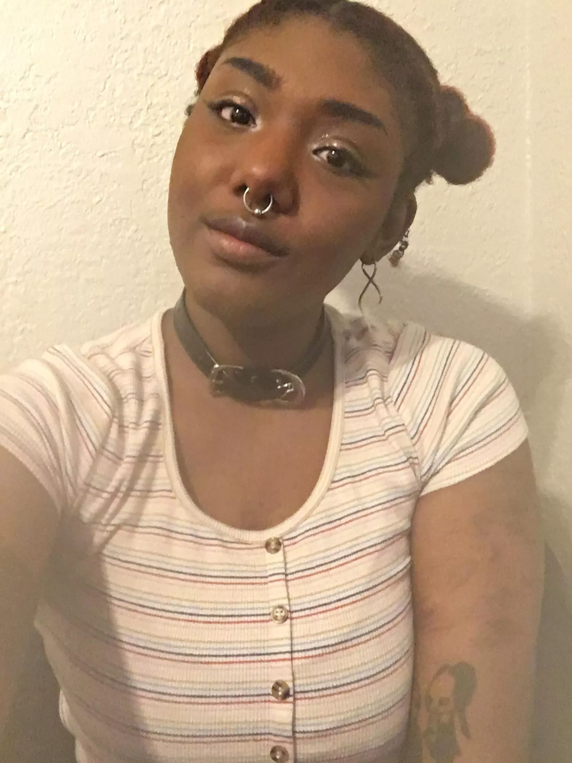 I got a new day collar. Nothing special but it helps me feel safe being collared outdoors. 🥰✨ posted by afro_brat