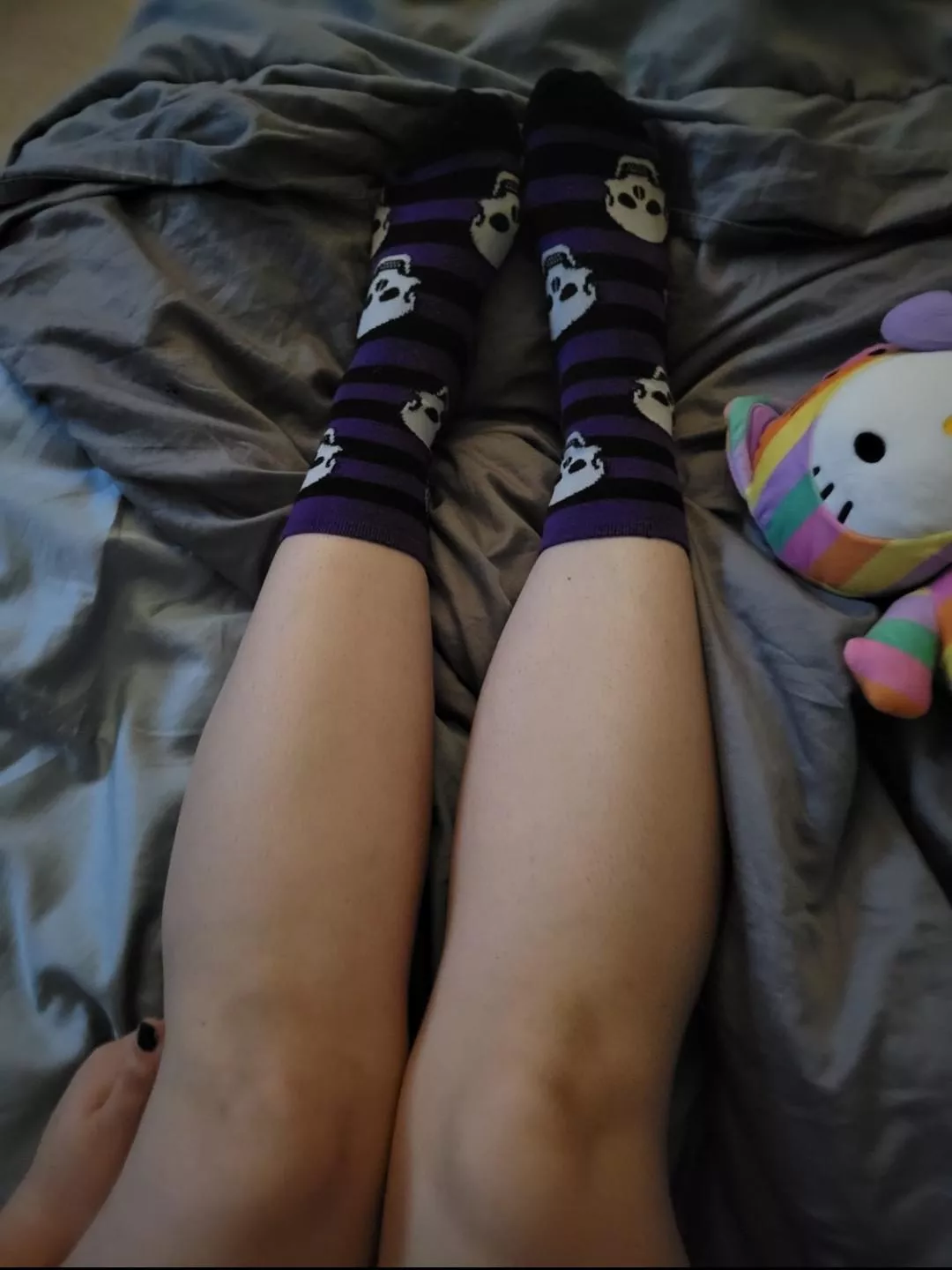 i got new spooky socks !!(: posted by azarath504