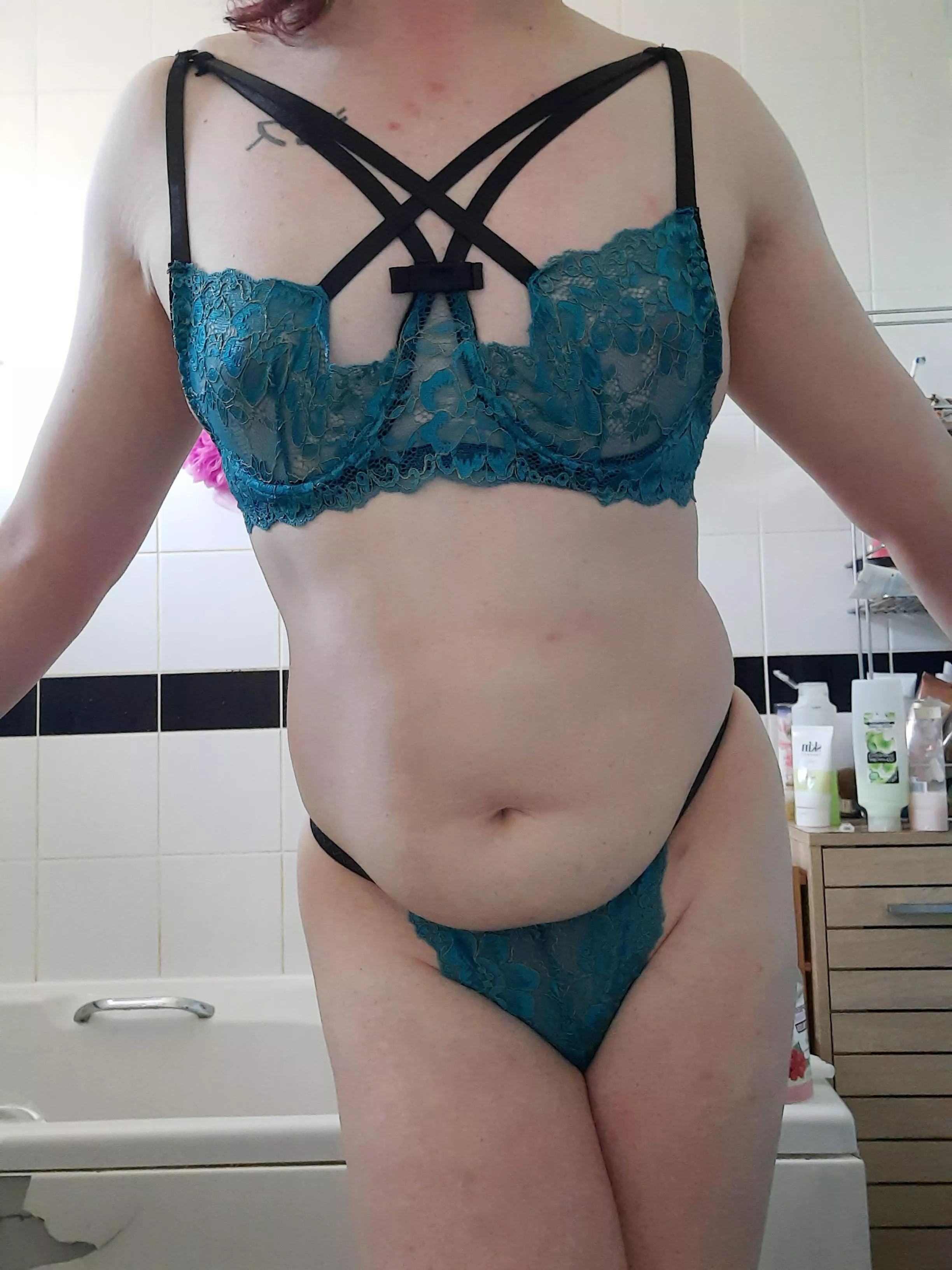 I got some new underwear recently, I love this colour on me. posted by Neifion18