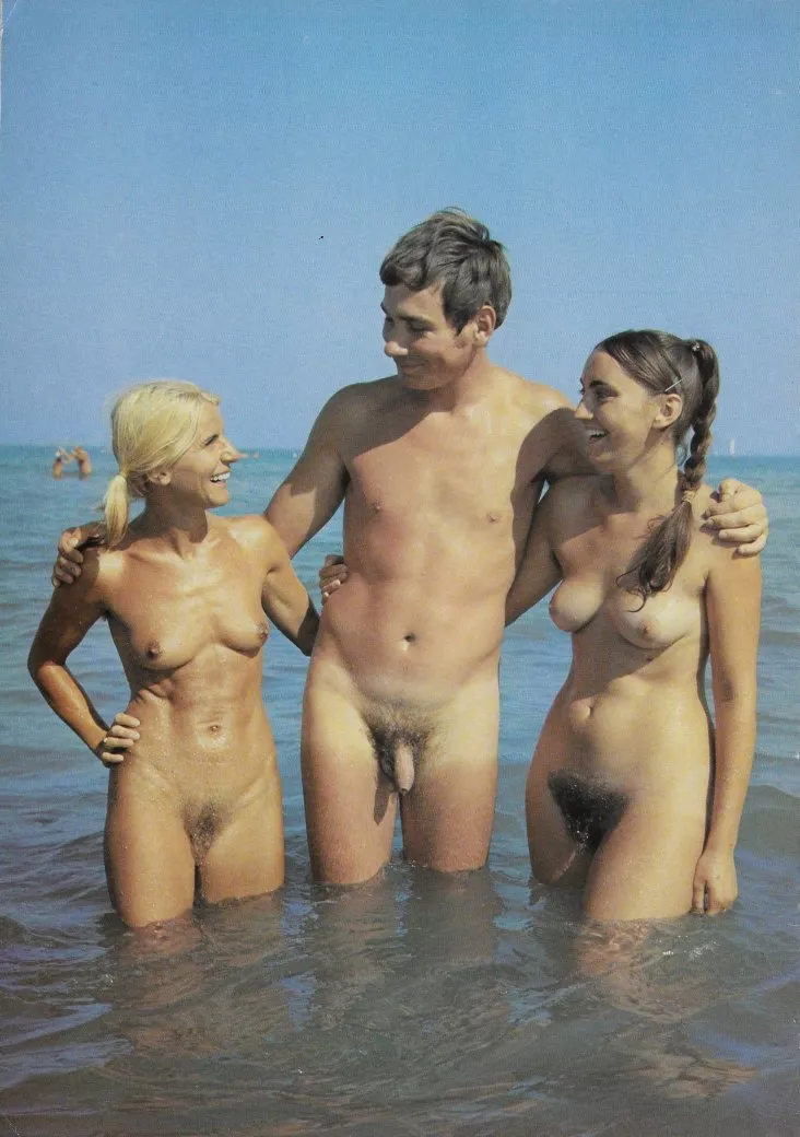 I guess she's their... aunt? (Sonnenfreunde März 1973) posted by NaturistPictures