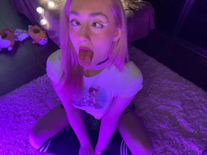 I have a really long tongue😈 posted by Ahegao_girl69